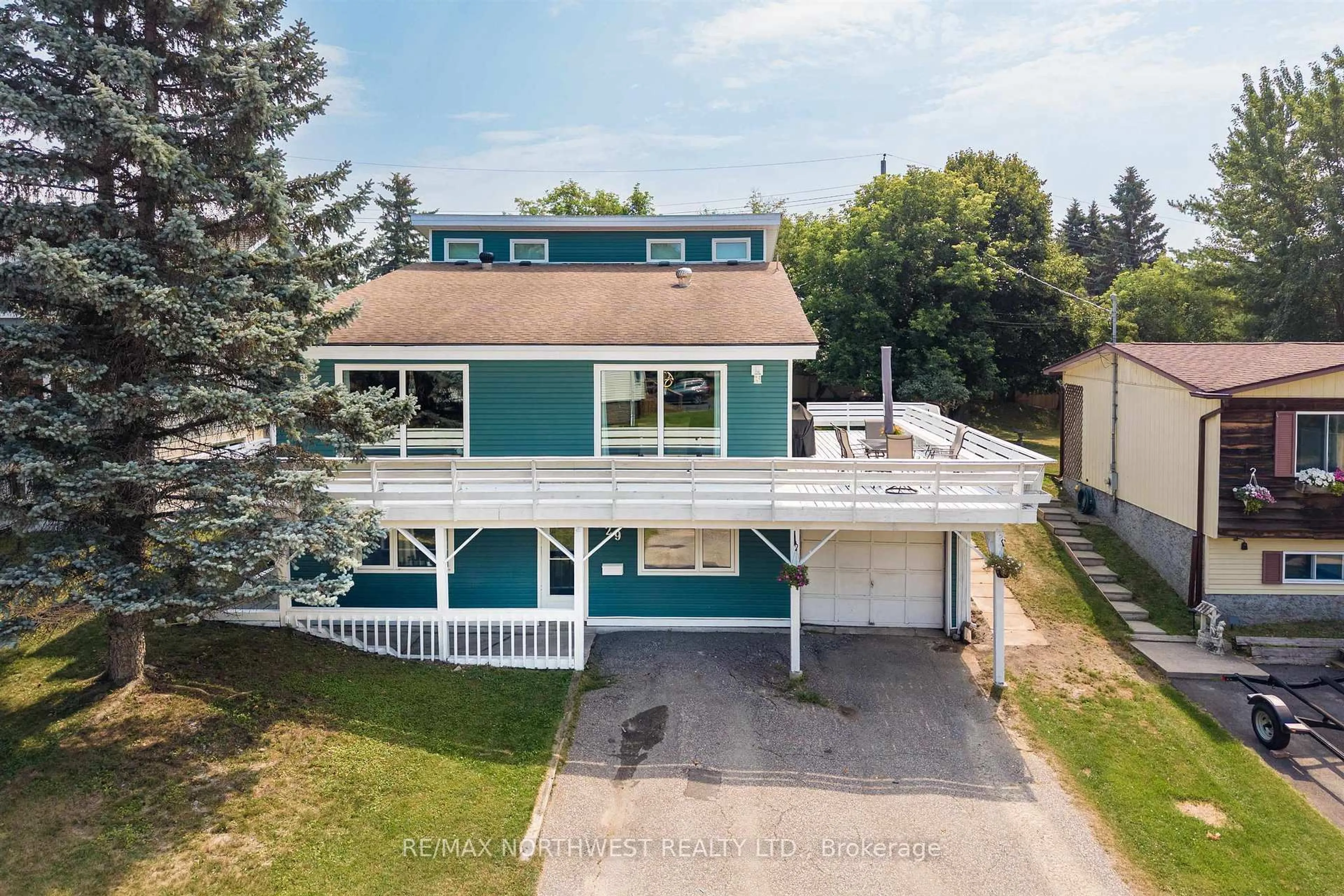 A pic from outside/outdoor area/front of a property/back of a property/a pic from drone, unknown for 29 Amethyst St, Kenora Ontario P9N 4C2