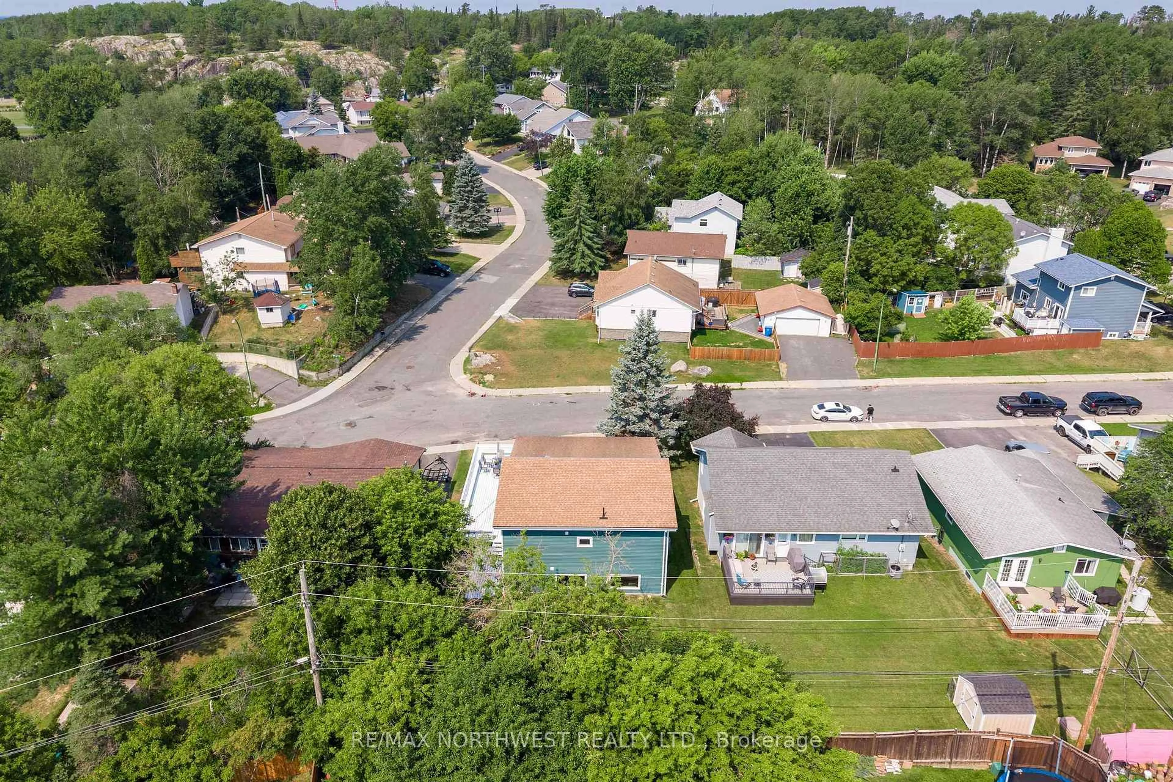 A pic from outside/outdoor area/front of a property/back of a property/a pic from drone, street for 29 Amethyst St, Kenora Ontario P9N 4C2