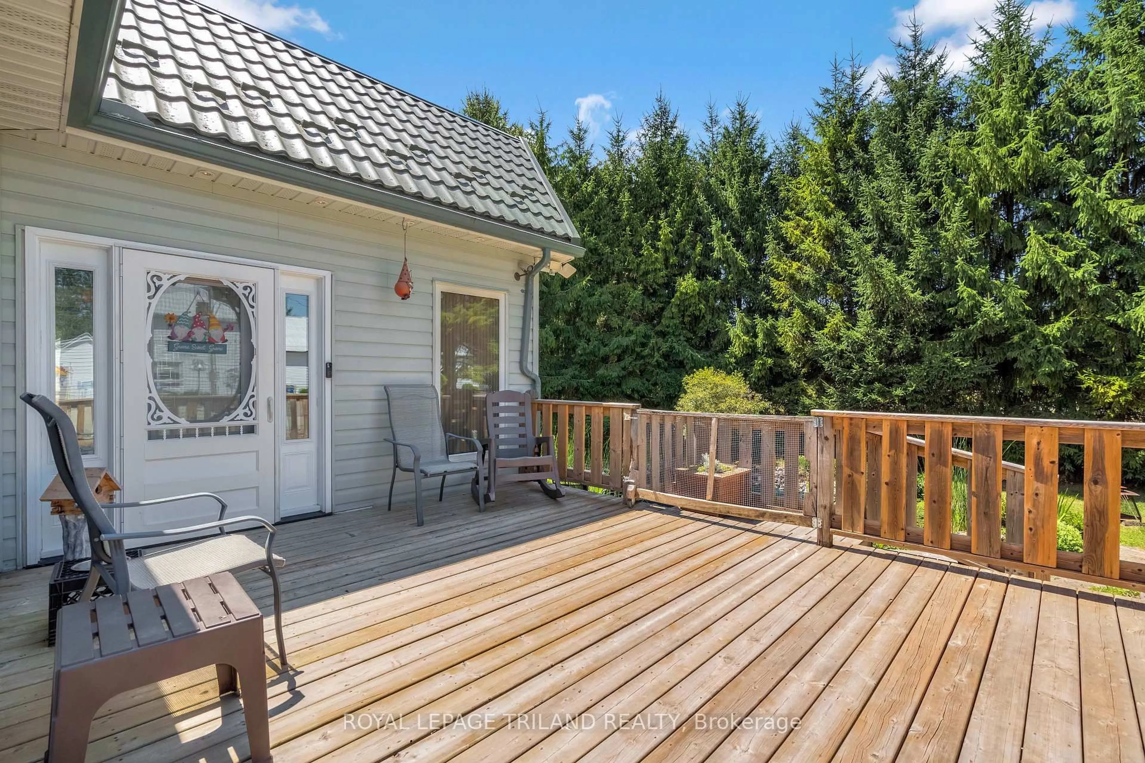 Patio, unknown for 23 DURHAM St, Newbury Ontario N0L 1Z0