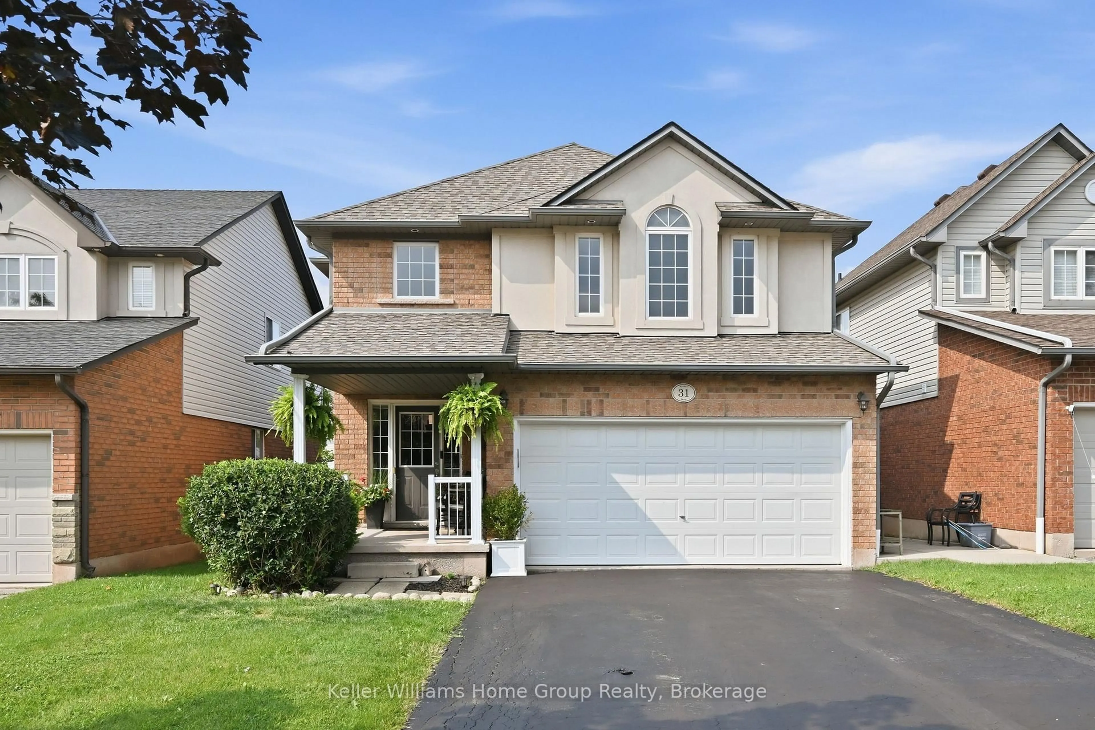 Home with brick exterior material, street for 31 Vinifera Dr, Grimsby Ontario L3M 5R8