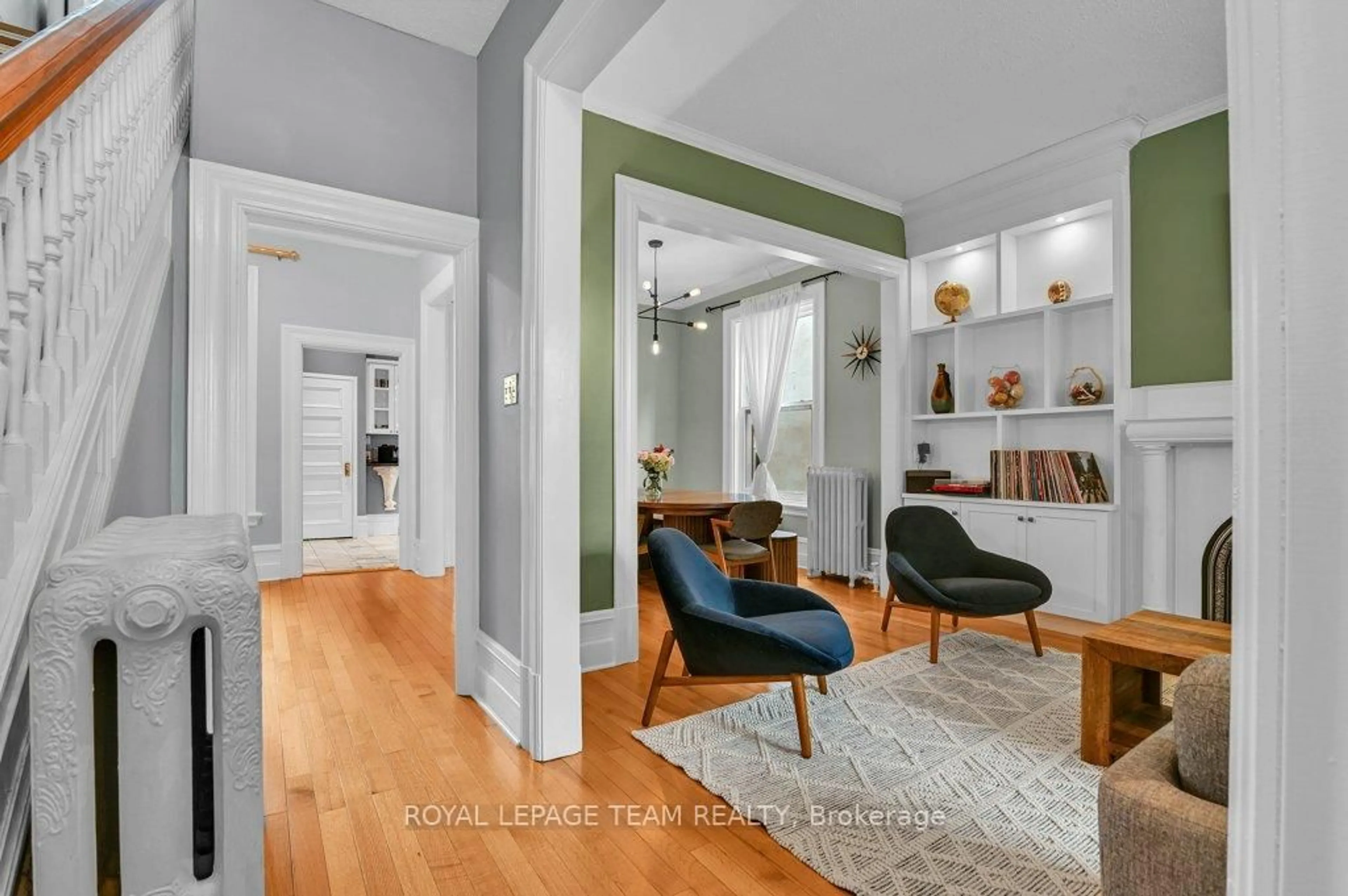 Indoor entryway for 7 Third Ave, Ottawa Ontario K1S 2J5