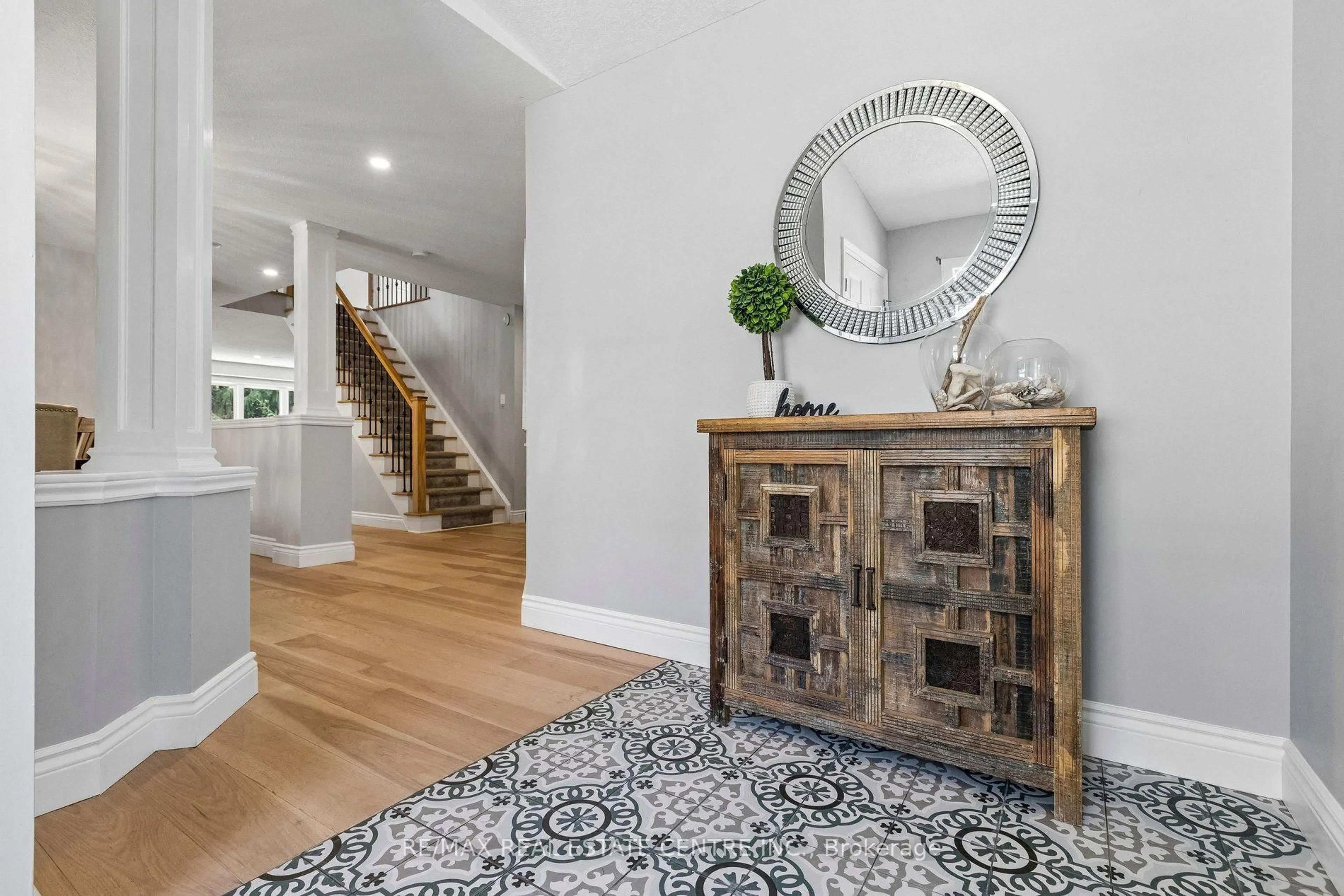 Indoor entryway for 108 Sammon Dr, Guelph/Eramosa Ontario N0B 2K0