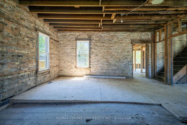 240 Maitland St, Strathroy-Caradoc 4