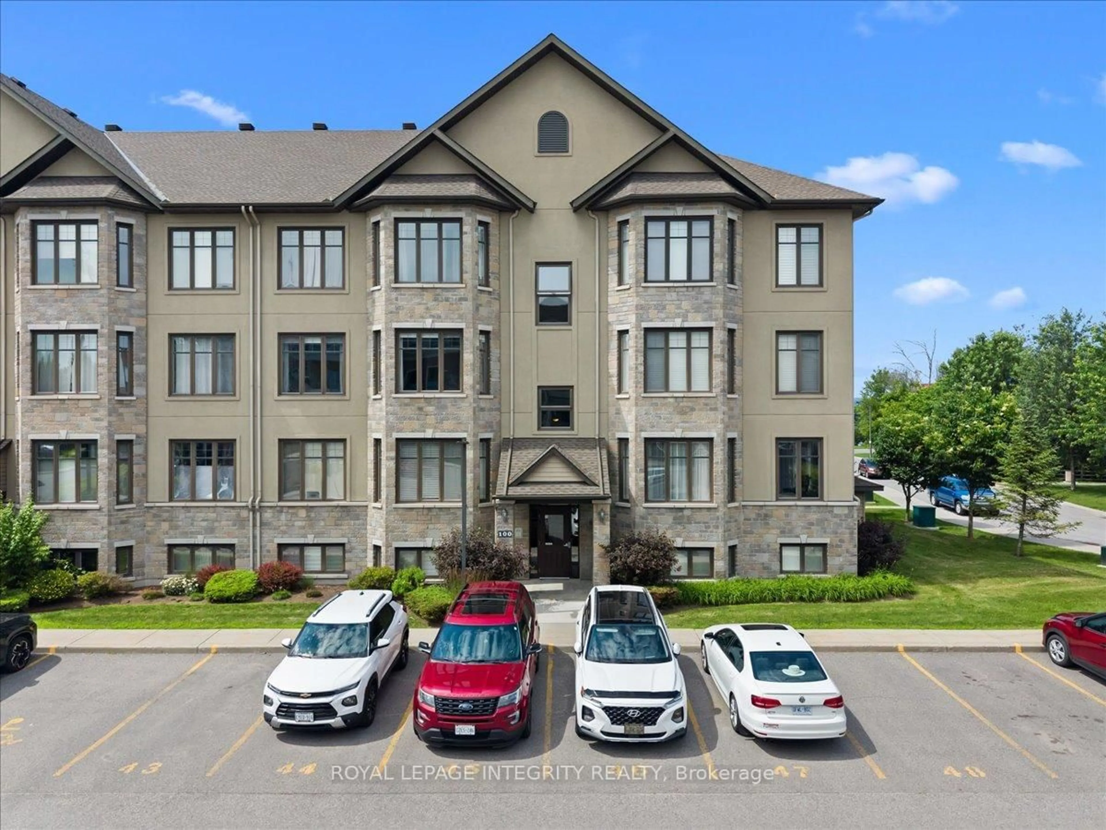 A pic from outside/outdoor area/front of a property/back of a property/a pic from drone, building for 100 Prestige Circ #5, Ottawa Ontario K4A 0Y1