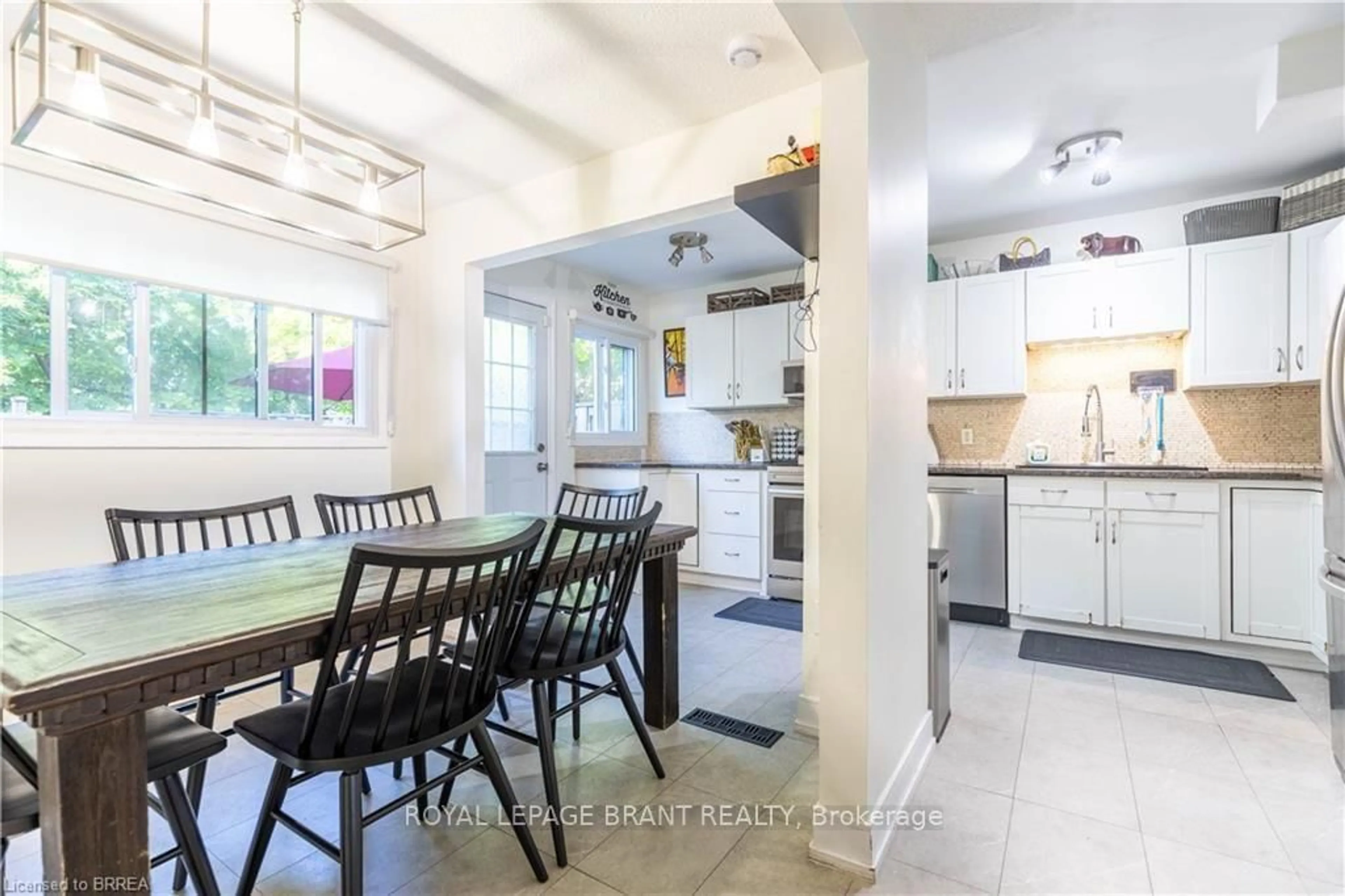 Open concept kitchen, ceramic/tile floor for 500 Stone Church Rd #E5, Hamilton Ontario L9B 1R2