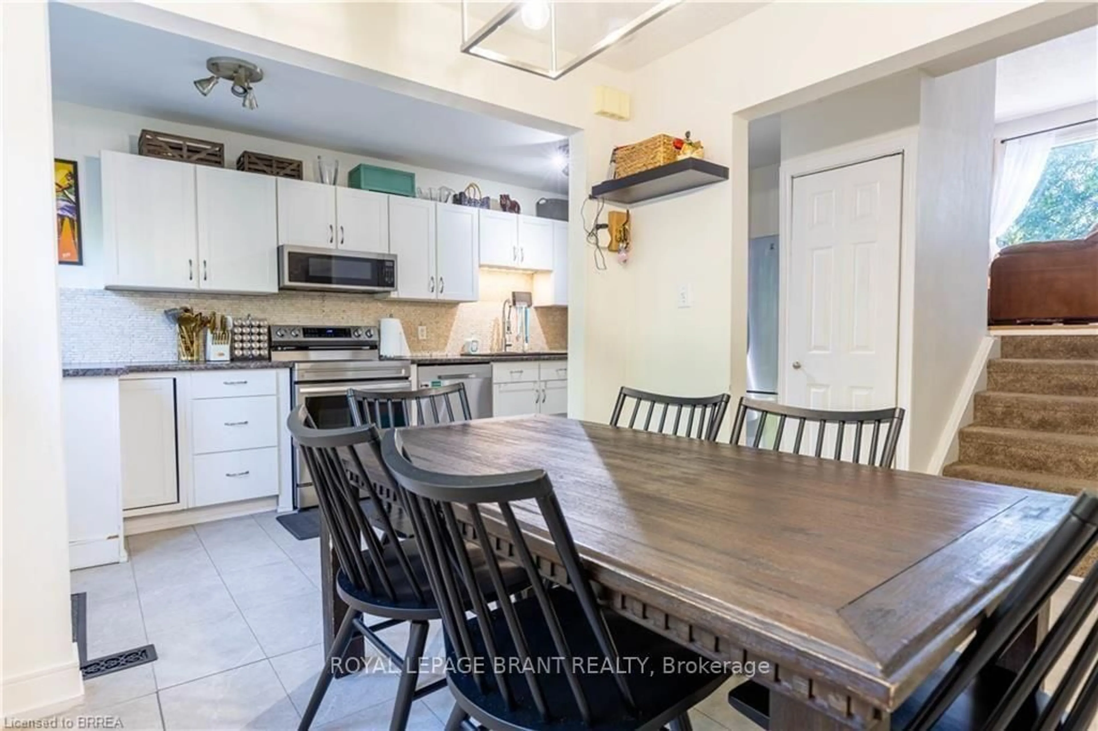 Open concept kitchen, ceramic/tile floor for 500 Stone Church Rd #E5, Hamilton Ontario L9B 1R2