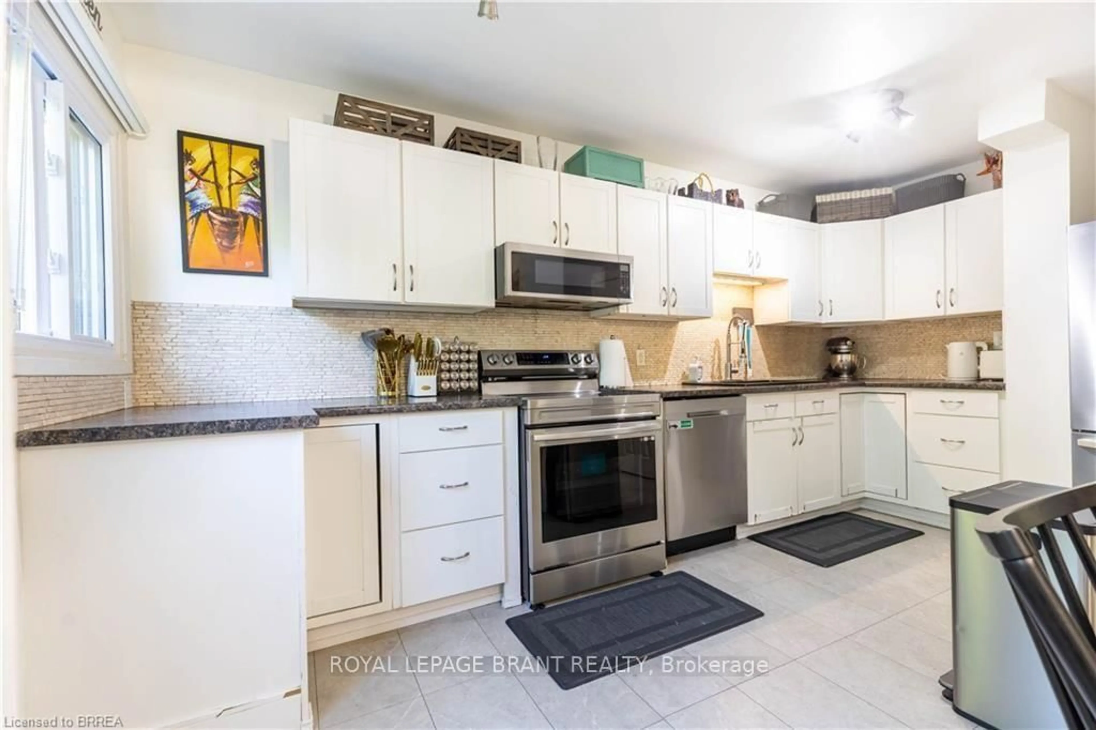 Open concept kitchen, ceramic/tile floor for 500 Stone Church Rd #E5, Hamilton Ontario L9B 1R2