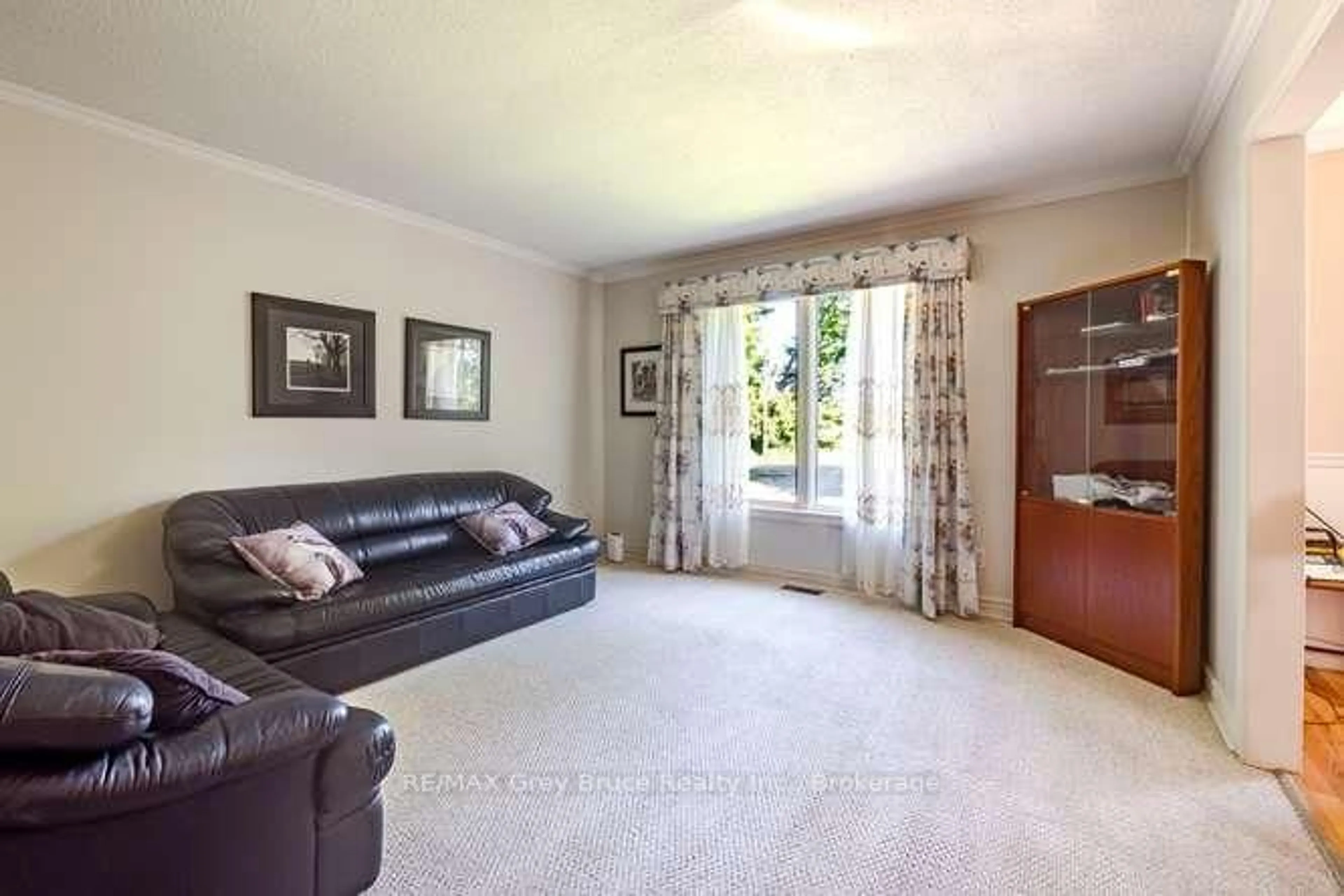 Living room with furniture, carpet floor for 123740 Storybook Park Rd, Meaford Ontario N4K 5N8