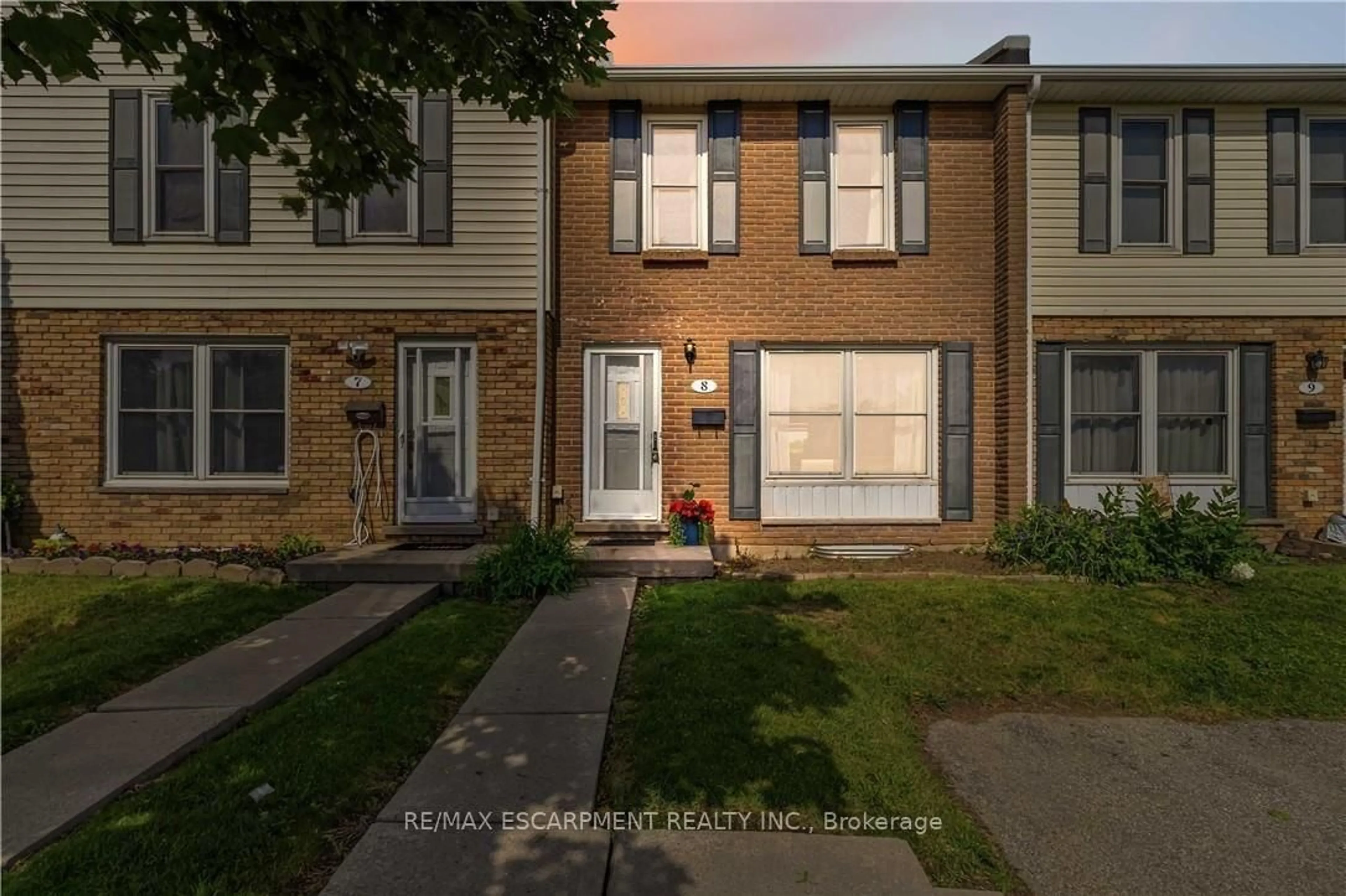 Unknown for 596 Grey St #8, Brantford Ontario N3S 4Y1