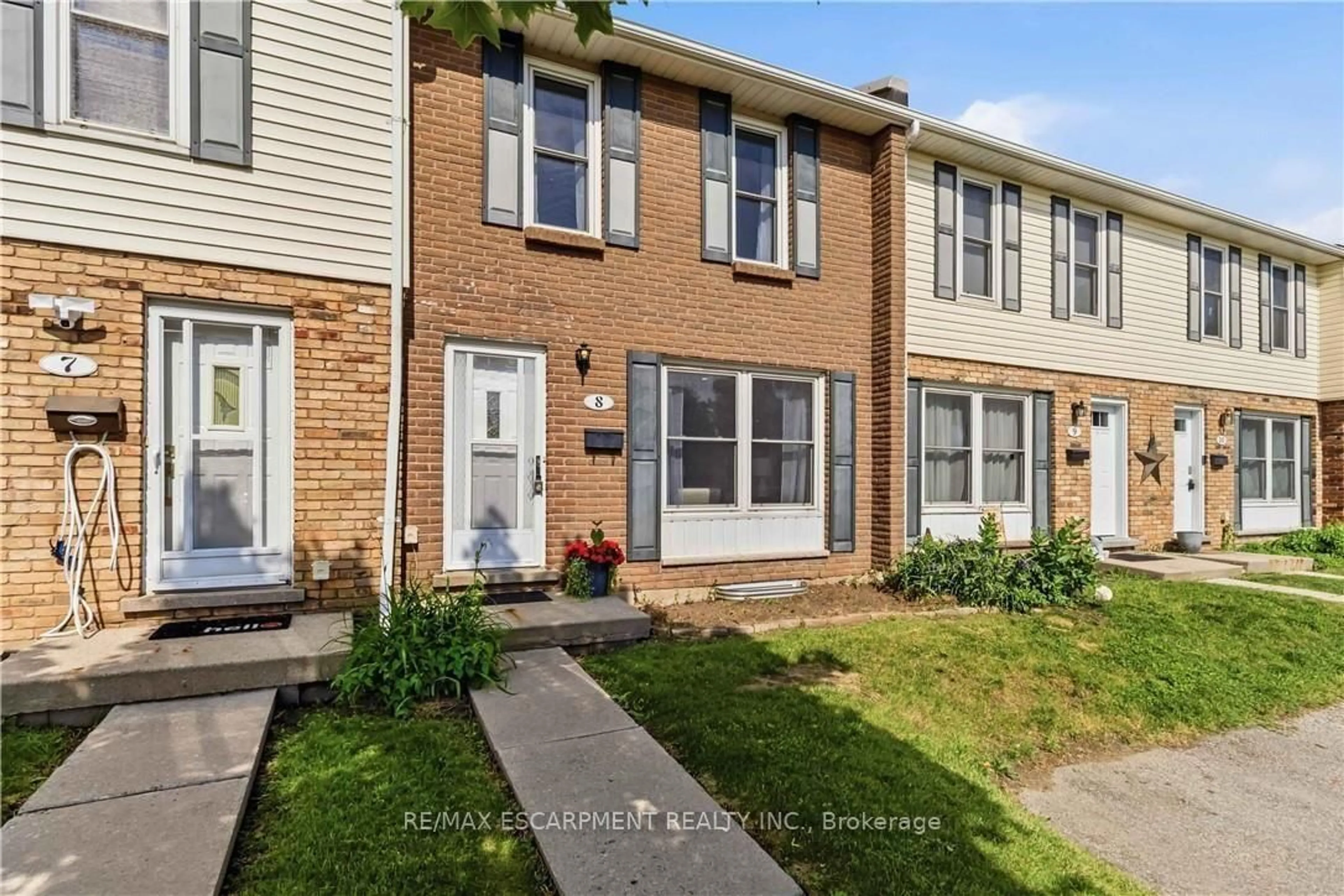 Home with vinyl exterior material, street for 596 Grey St #8, Brantford Ontario N3S 4Y1
