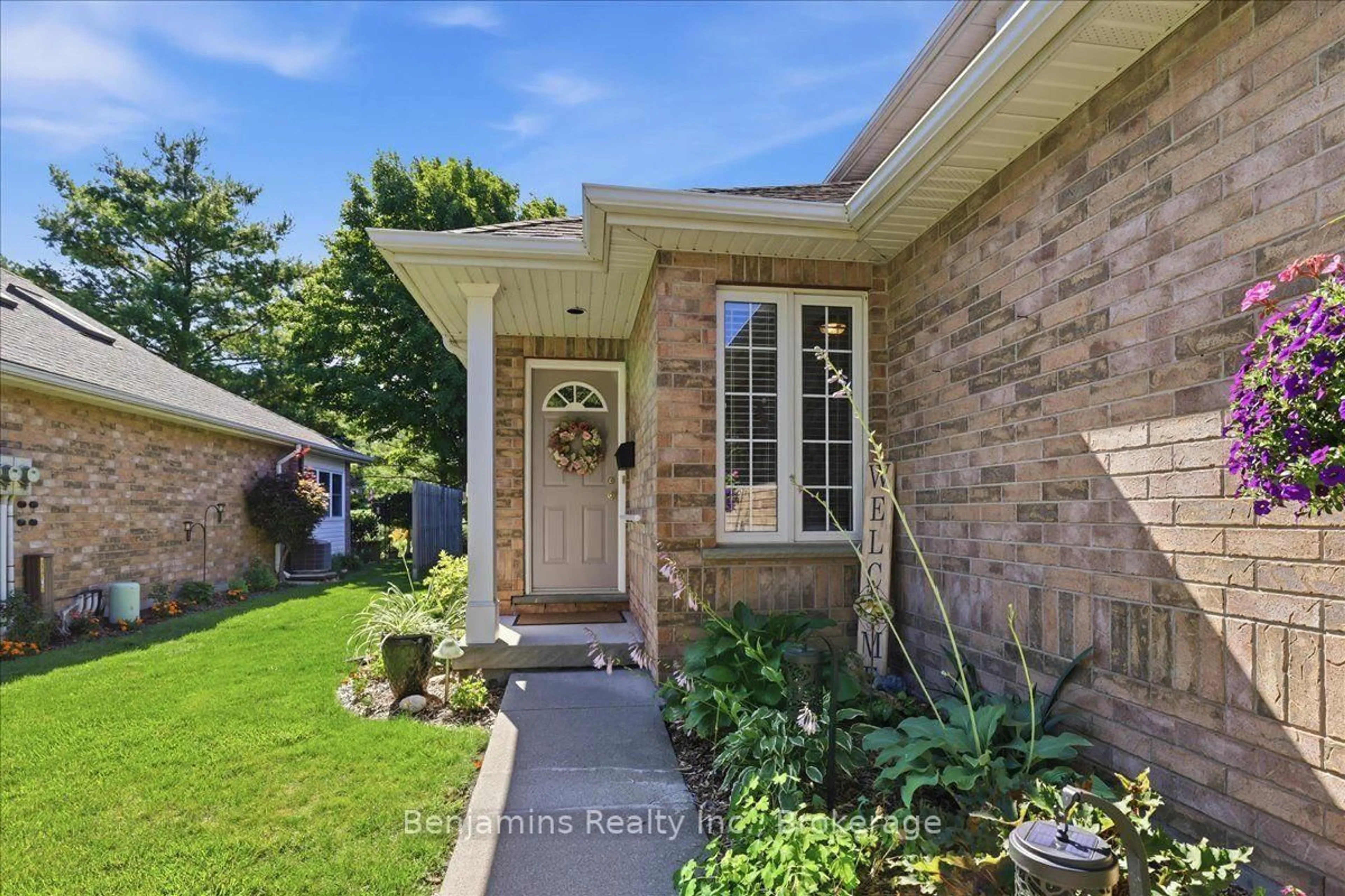 Home with brick exterior material, street for 1550 Gordon St #18, Guelph Ontario N1L 1C7
