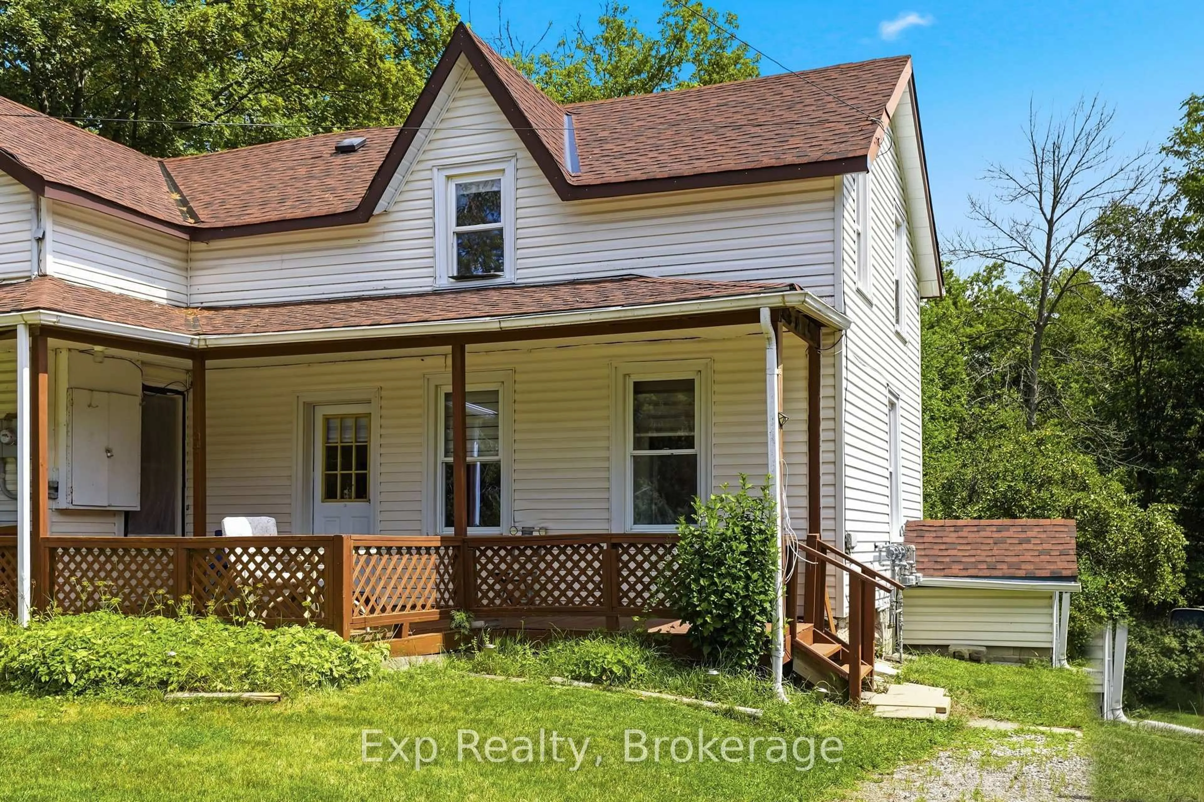 A pic from outside/outdoor area/front of a property/back of a property/a pic from drone, street for 82 - 84 Bursthall St, Limoges Ontario K0K 2M0