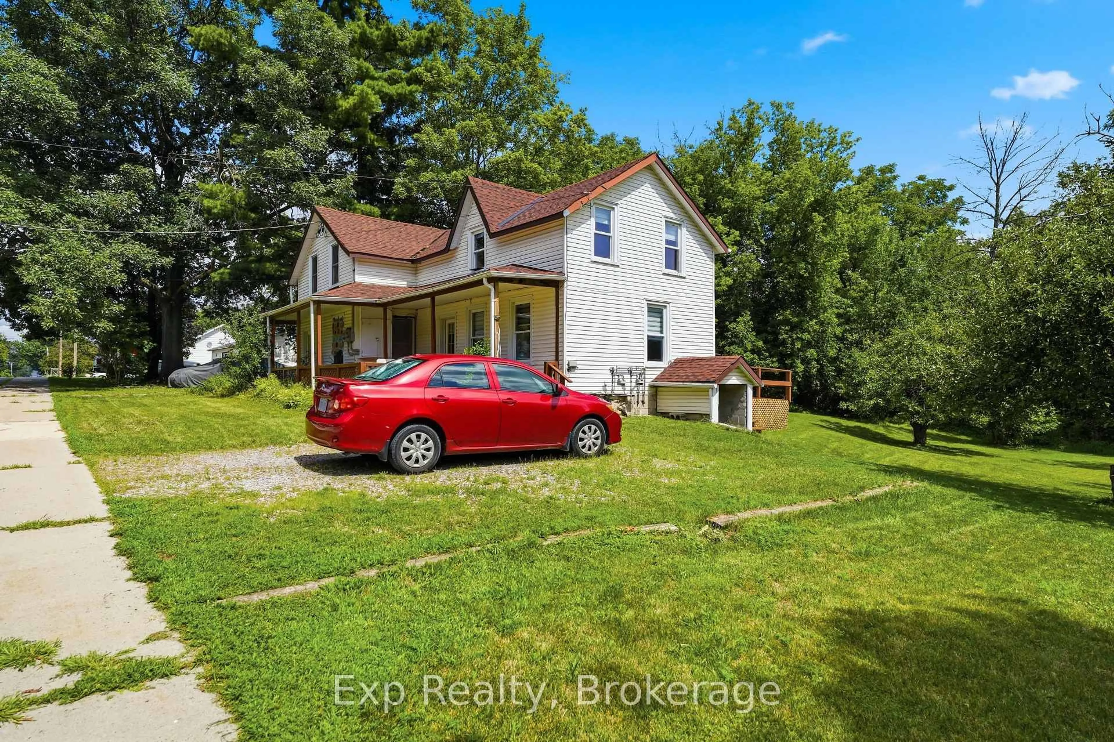 A pic from outside/outdoor area/front of a property/back of a property/a pic from drone, unknown for 82 - 84 Bursthall St, Limoges Ontario K0K 2M0