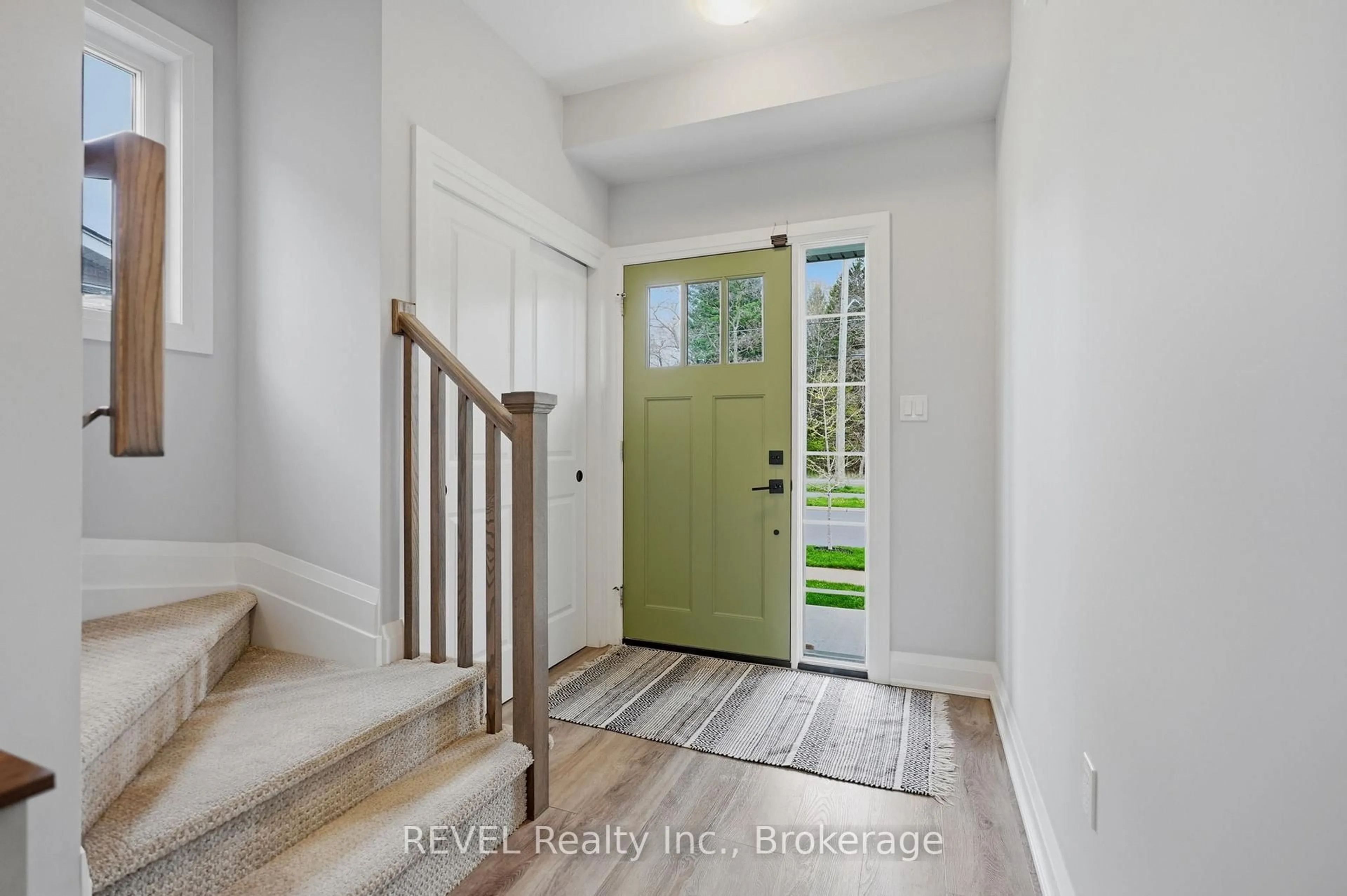 Indoor entryway for 11 Lymburner St, Pelham Ontario L0S 1E6