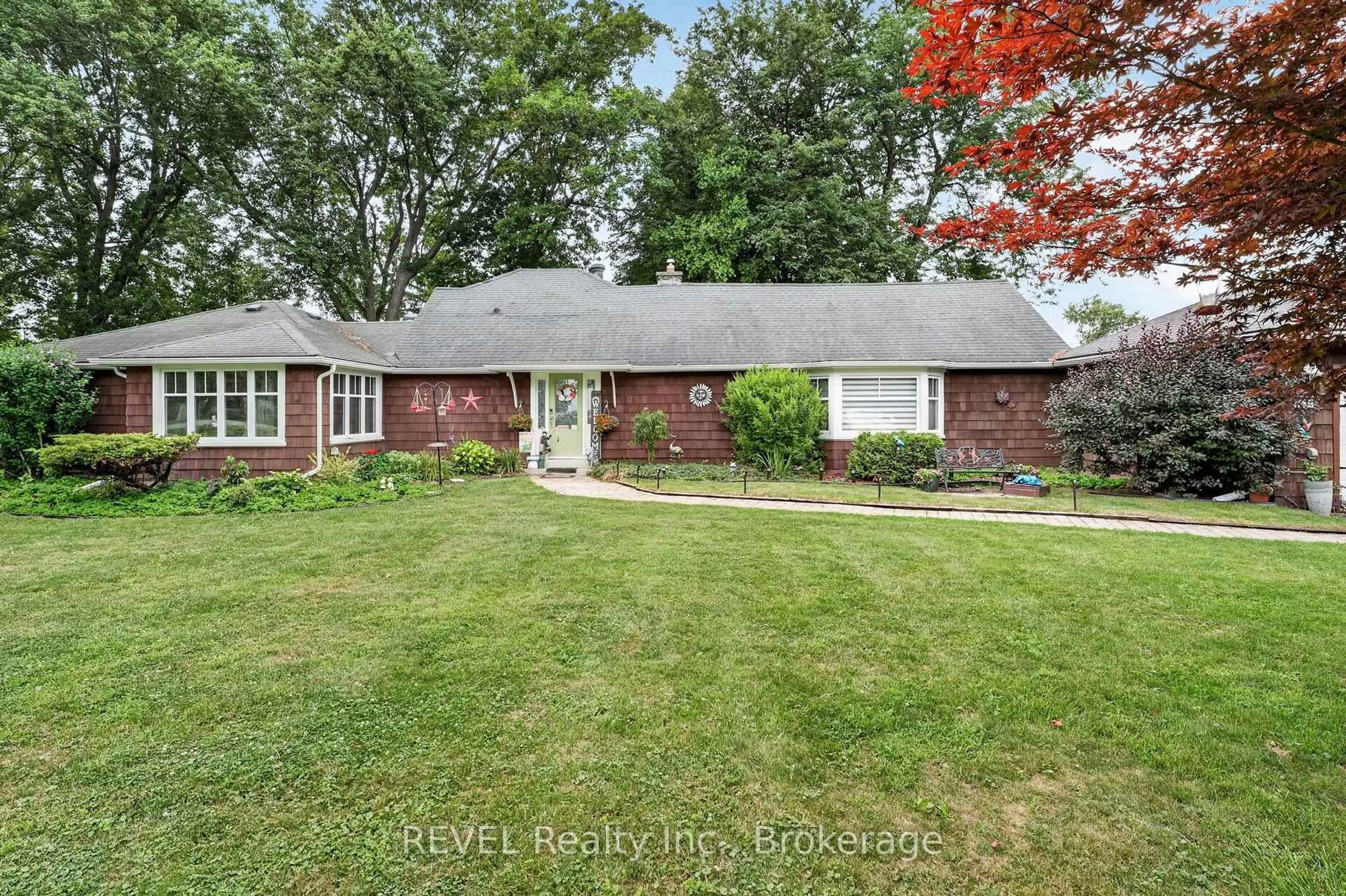Home with brick exterior material, street for 2631 THOMPSON Rd, Fort Erie Ontario L2A 5M4