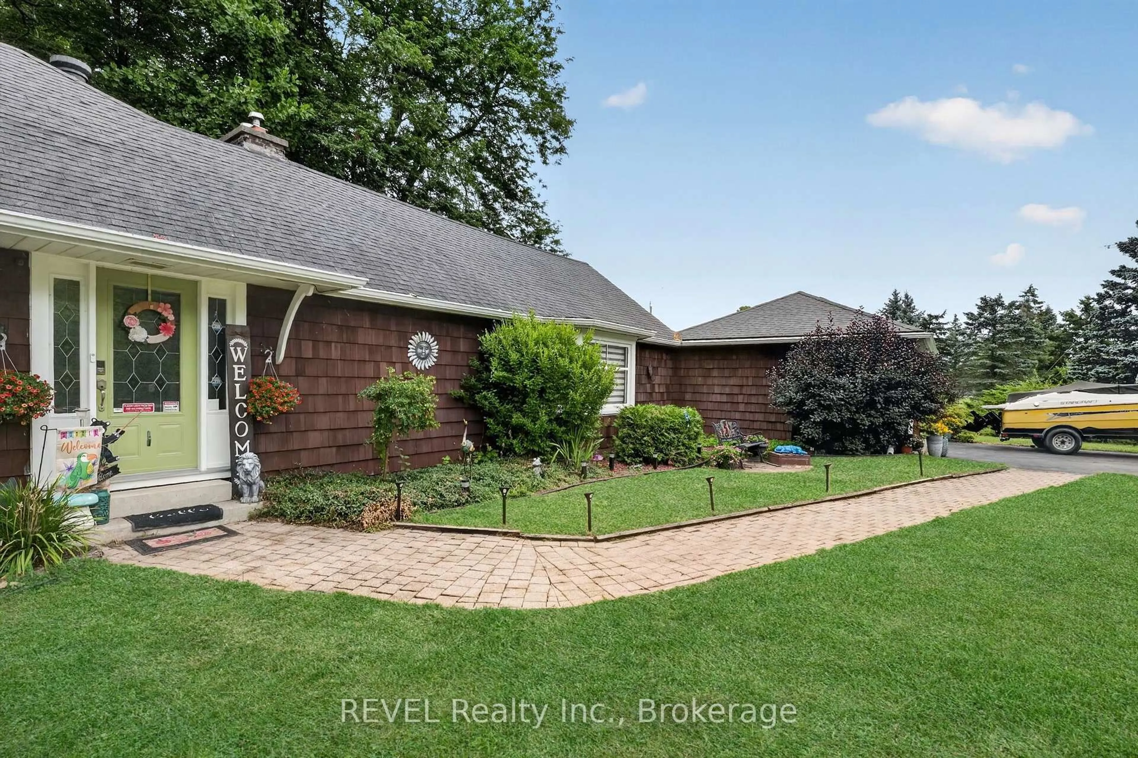 Home with brick exterior material, street for 2631 THOMPSON Rd, Fort Erie Ontario L2A 5M4