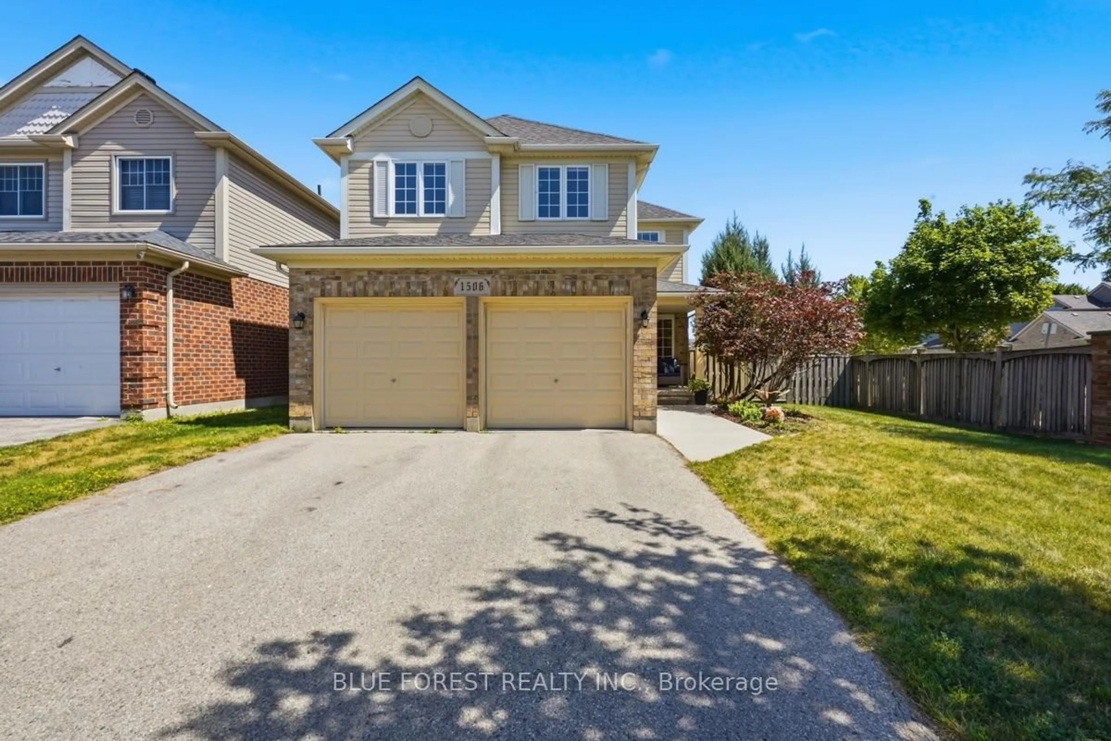 A pic from outside/outdoor area/front of a property/back of a property/a pic from drone, street for 1506 Chelton Pl, London South Ontario N6M 1M2
