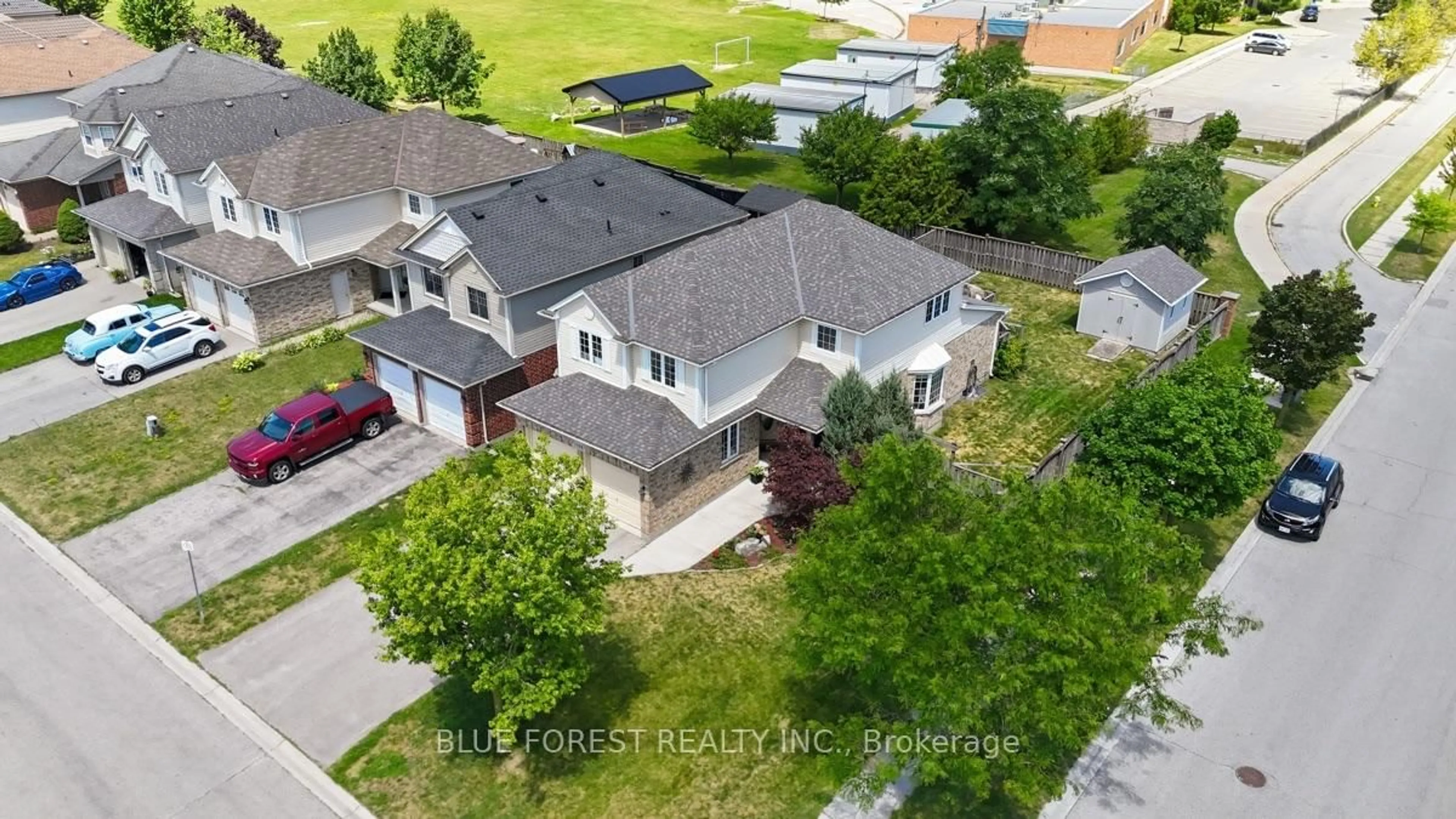 A pic from outside/outdoor area/front of a property/back of a property/a pic from drone, street for 1506 Chelton Pl, London South Ontario N6M 1M2