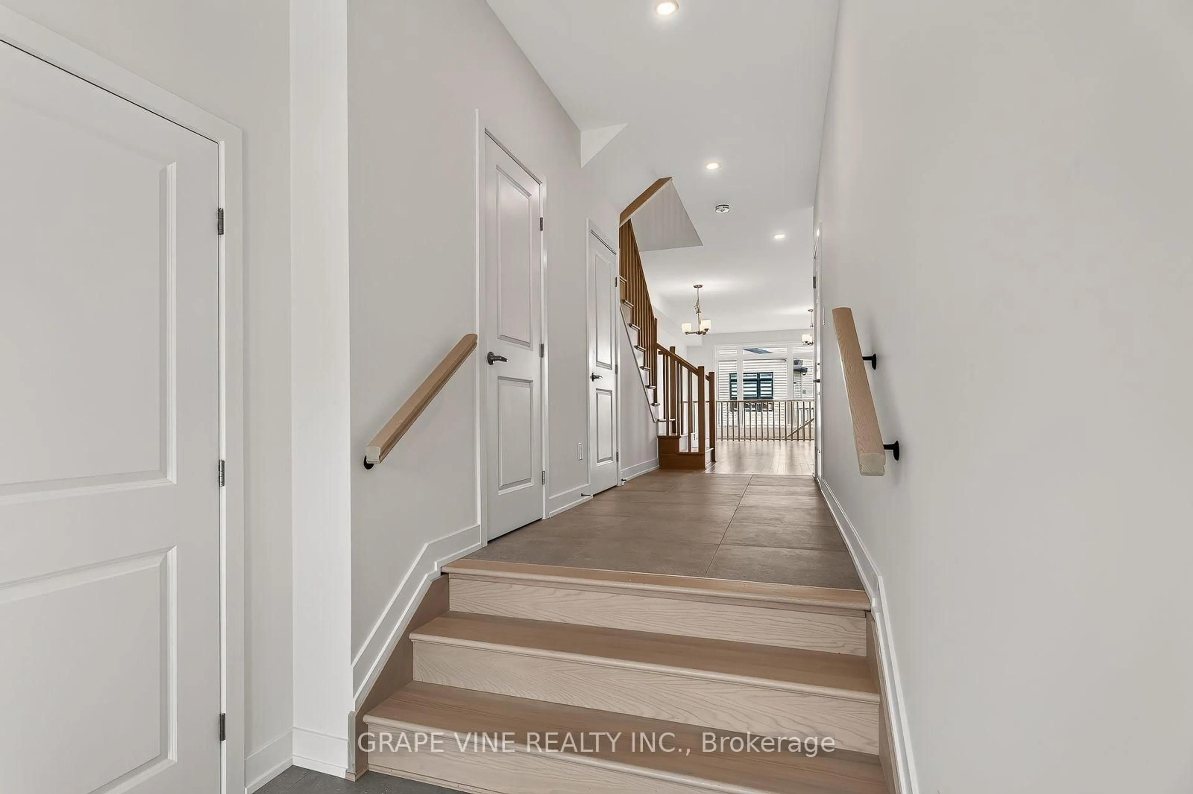 Indoor foyer for 239 Monticello Ave, Stittsville Ontario K2S 2R8