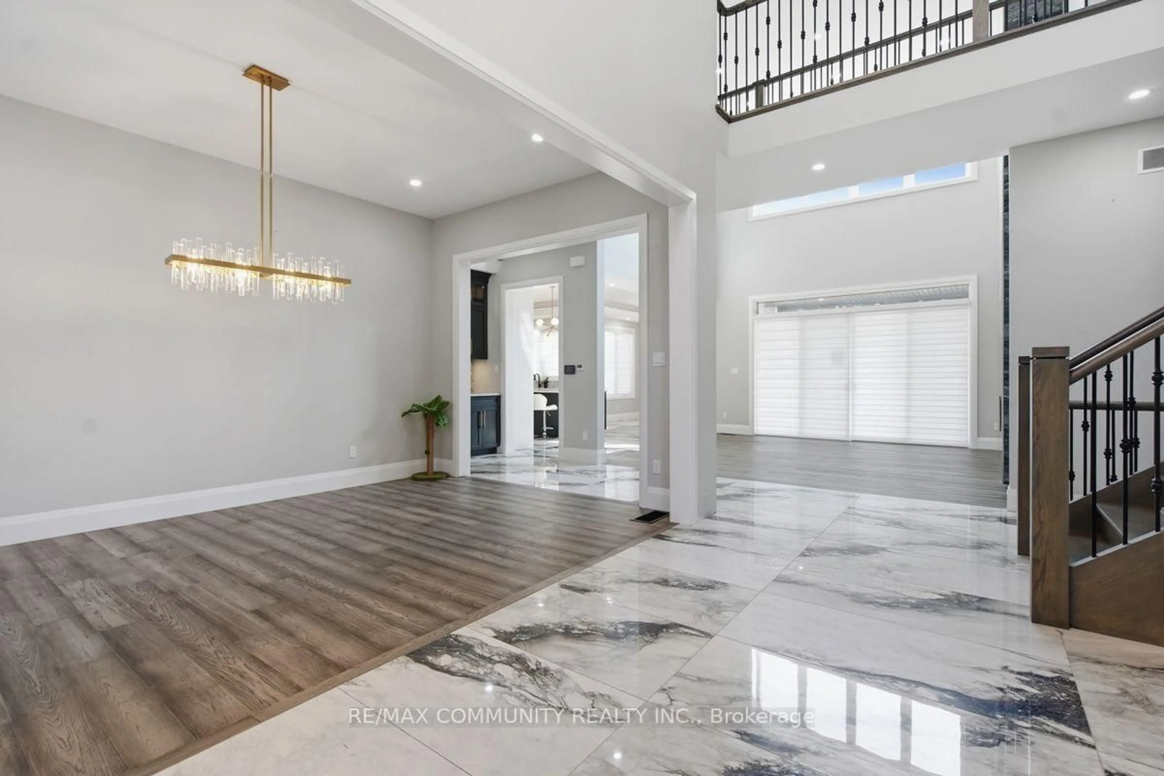 Indoor entryway for 451 Warner Terr, London North Ontario N6G 0E6
