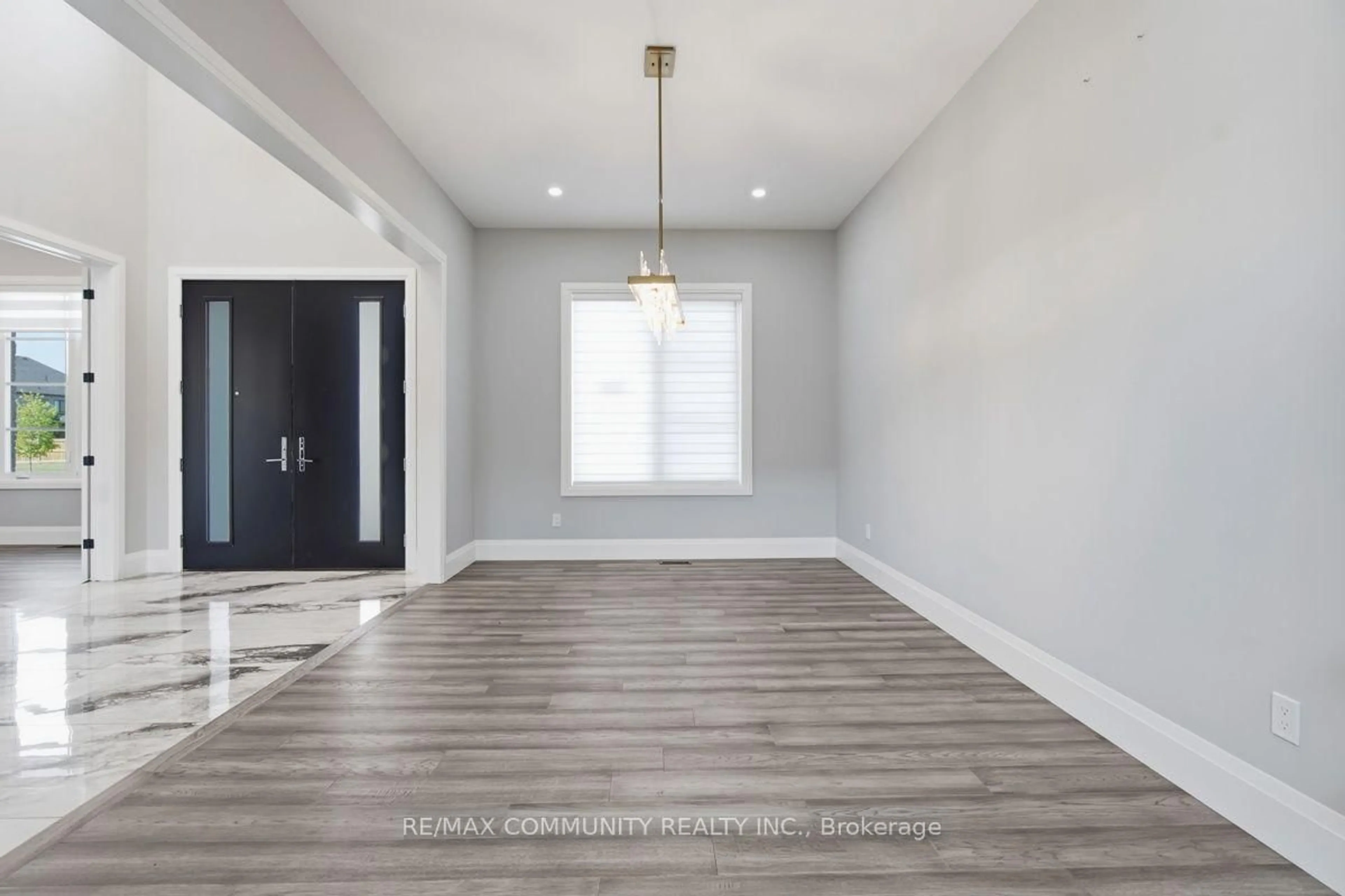 Indoor entryway for 451 Warner Terr, London North Ontario N6G 0E6