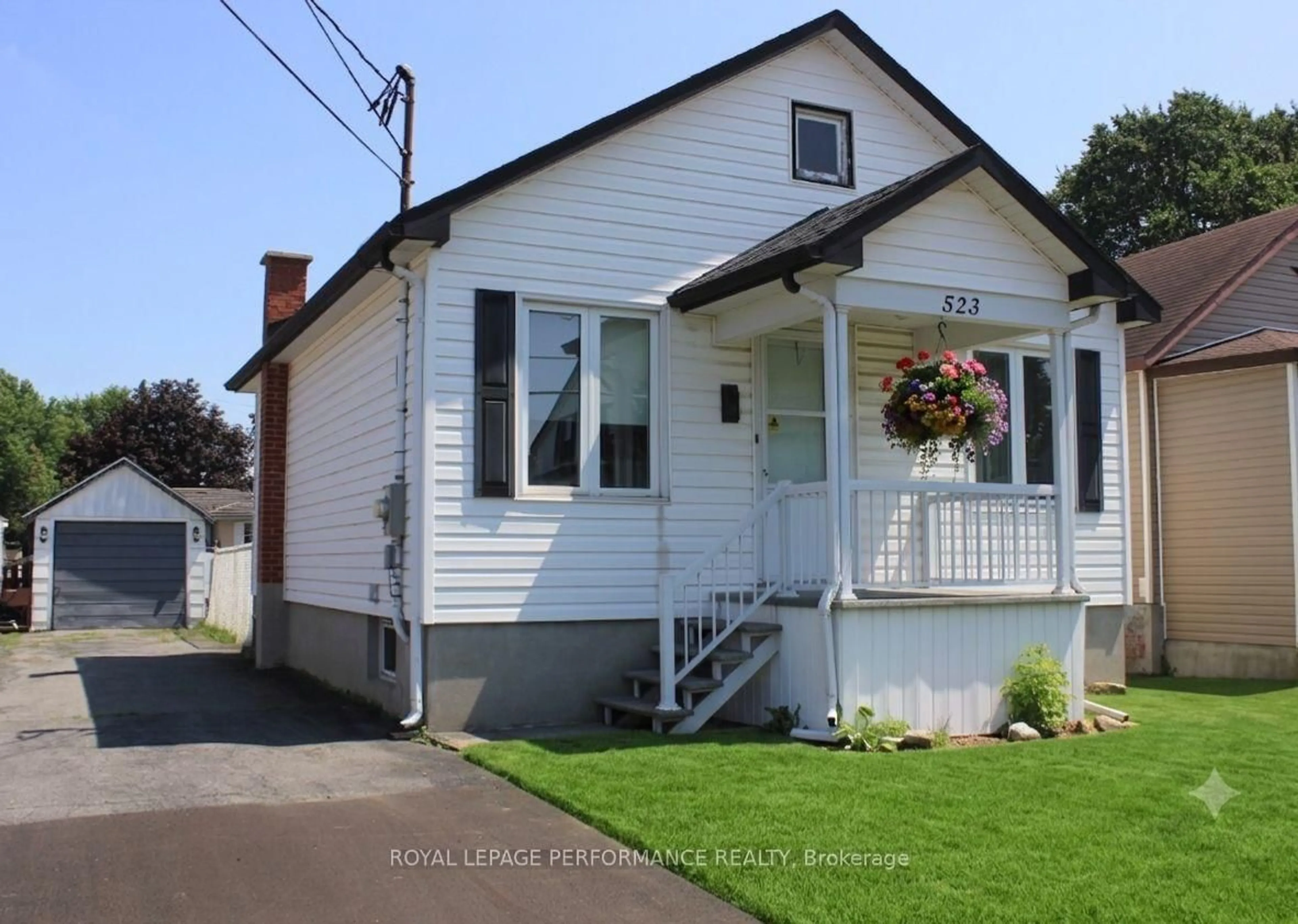 Home with vinyl exterior material, street for 523 Bedford St, Cornwall Ontario K6J 4C9
