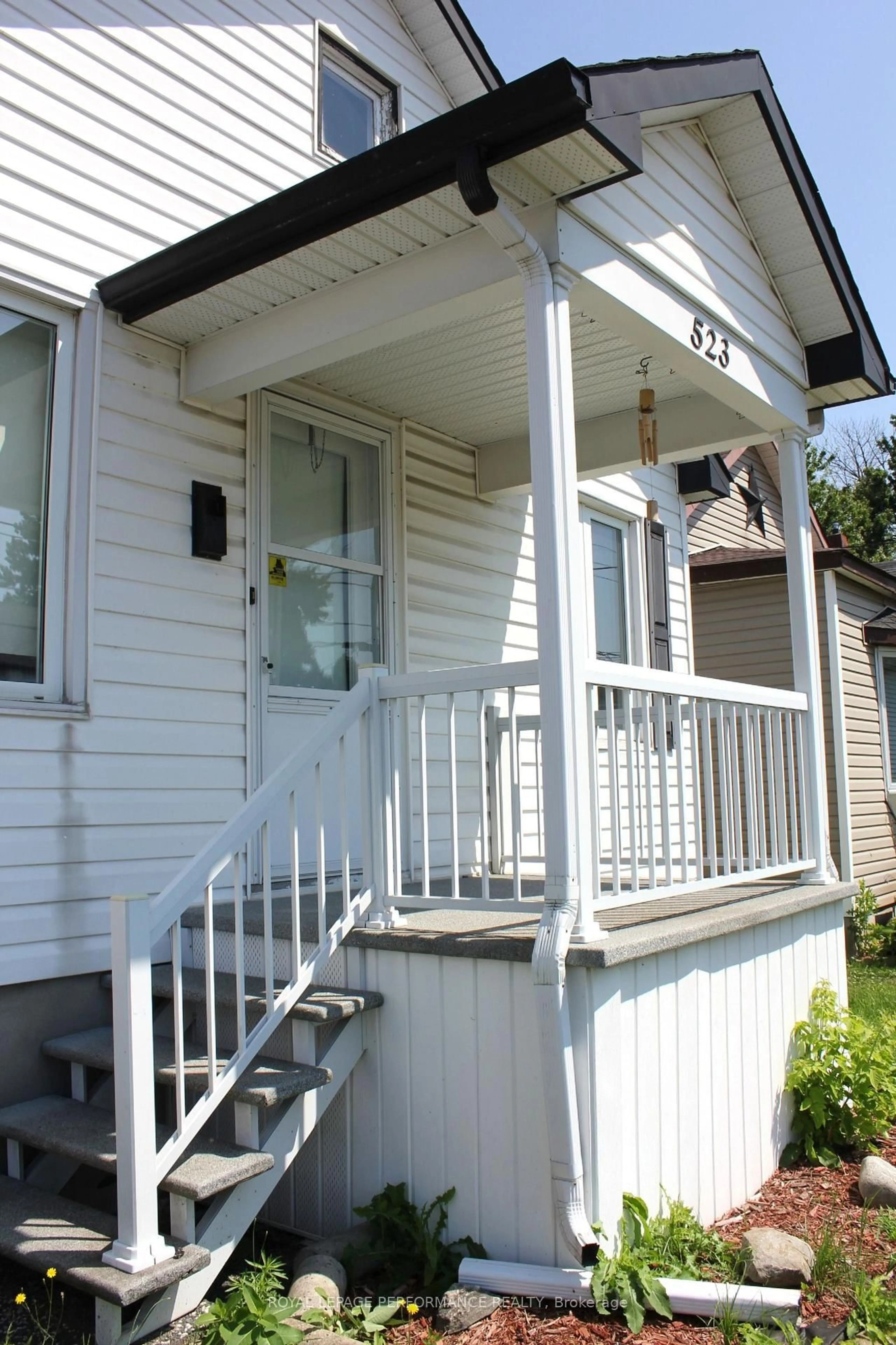 Home with vinyl exterior material, street for 523 Bedford St, Cornwall Ontario K6J 4C9