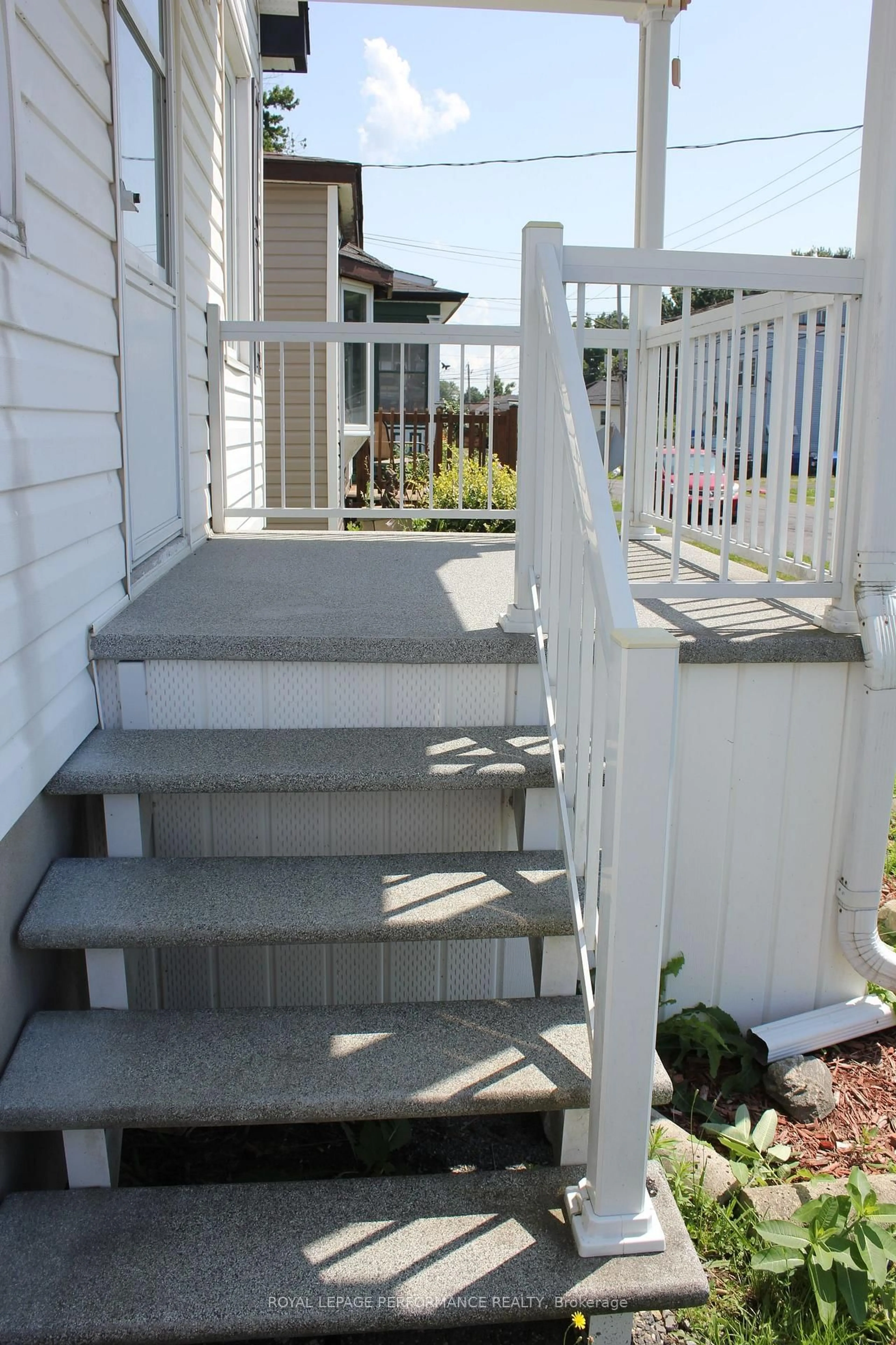 Stairs for 523 Bedford St, Cornwall Ontario K6J 4C9