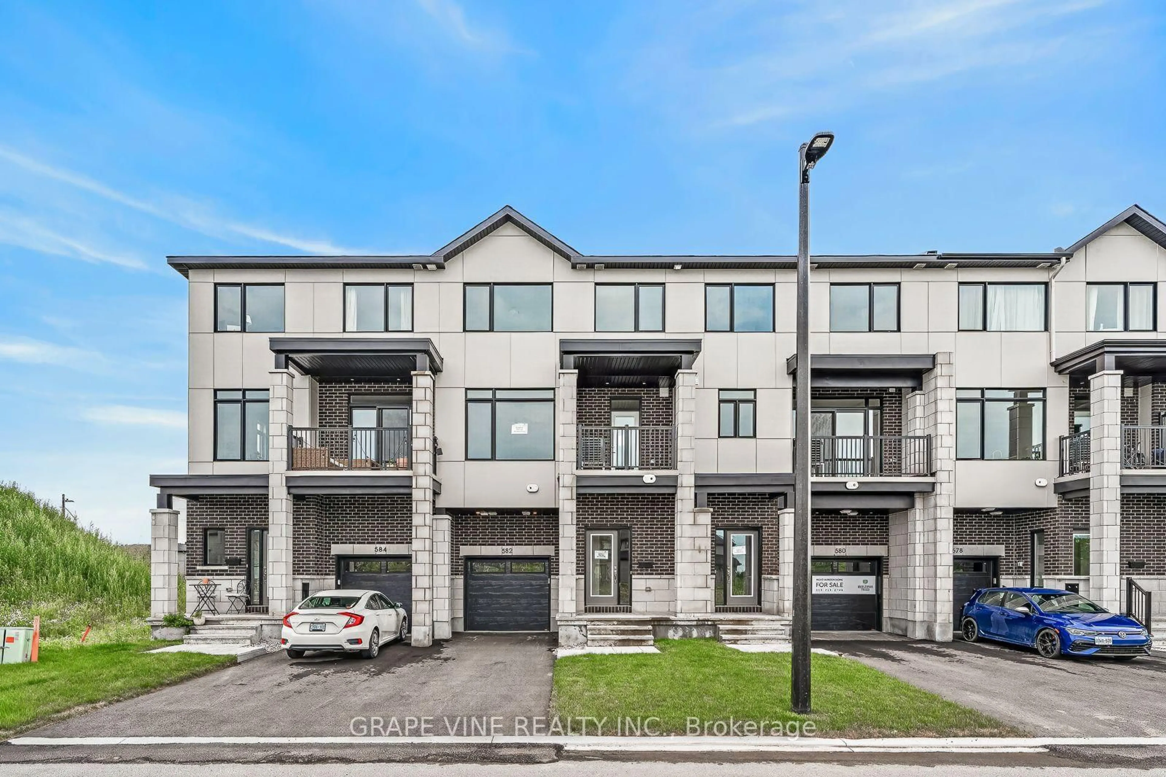 Unknown for 582 Arbia Rdge, Kanata Ontario K2S 2S4