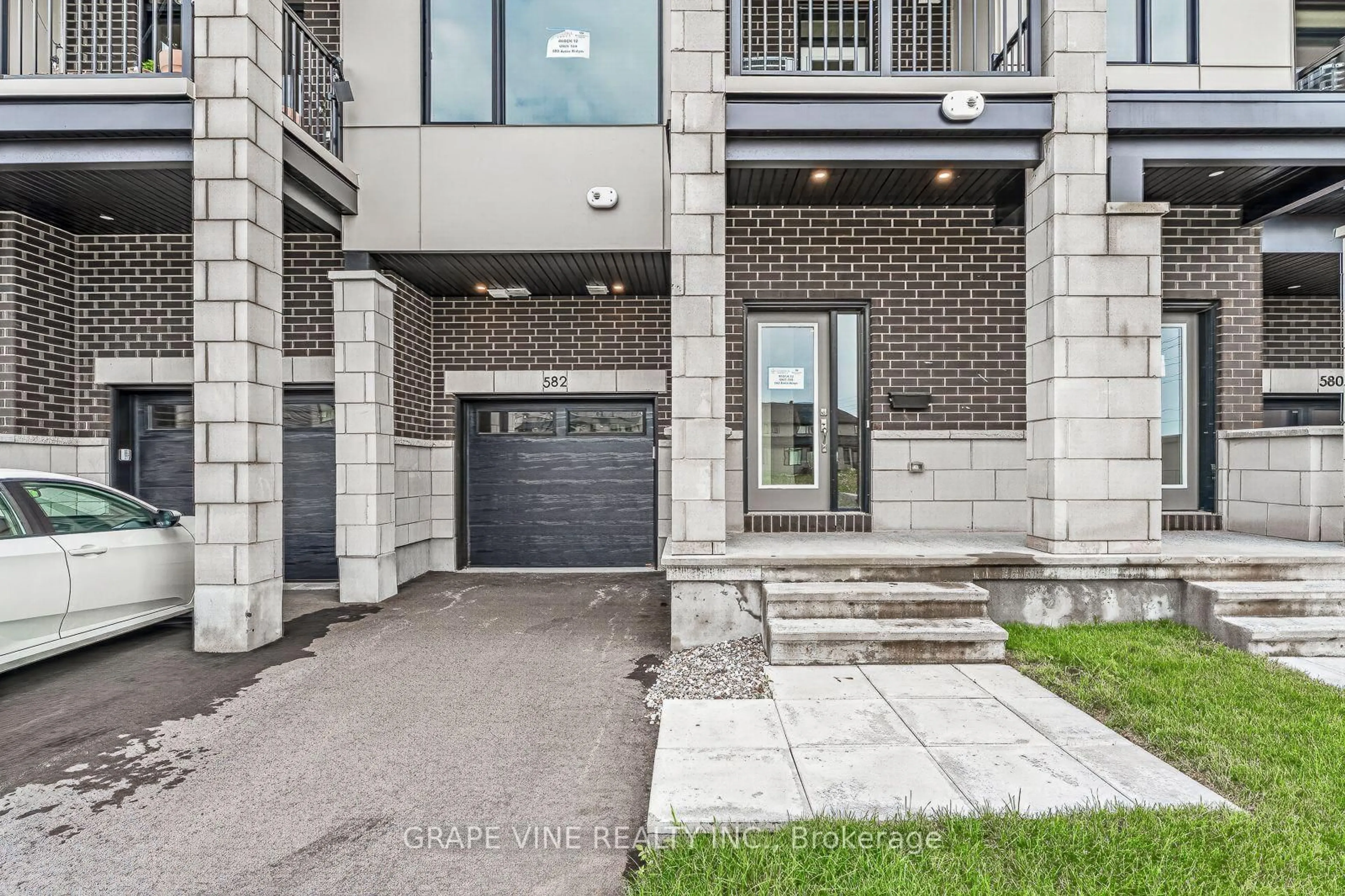 Home with brick exterior material, street for 582 Arbia Rdge, Kanata Ontario K2S 2S4