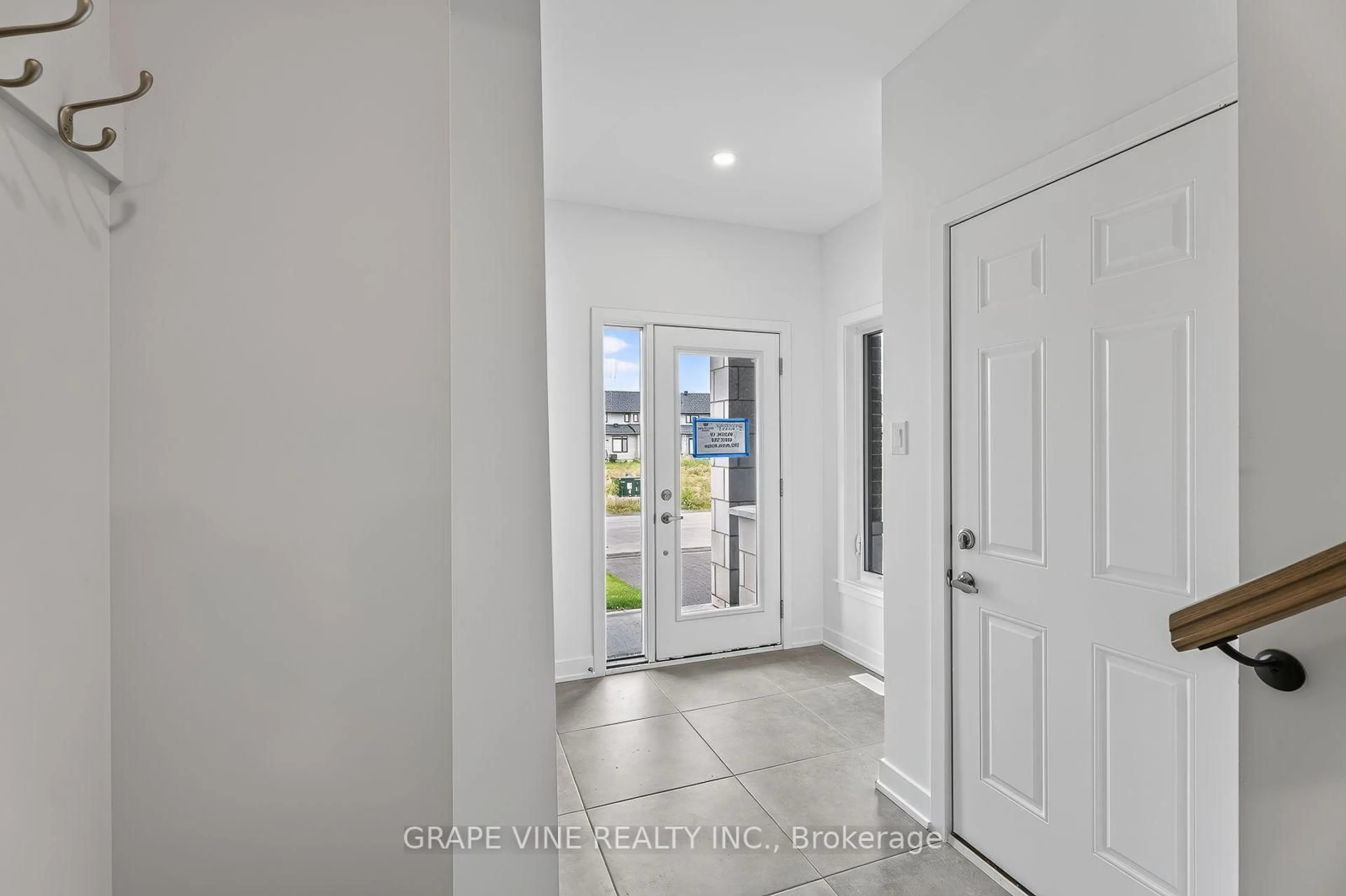 Indoor entryway for 582 Arbia Rdge, Kanata Ontario K2S 2S4
