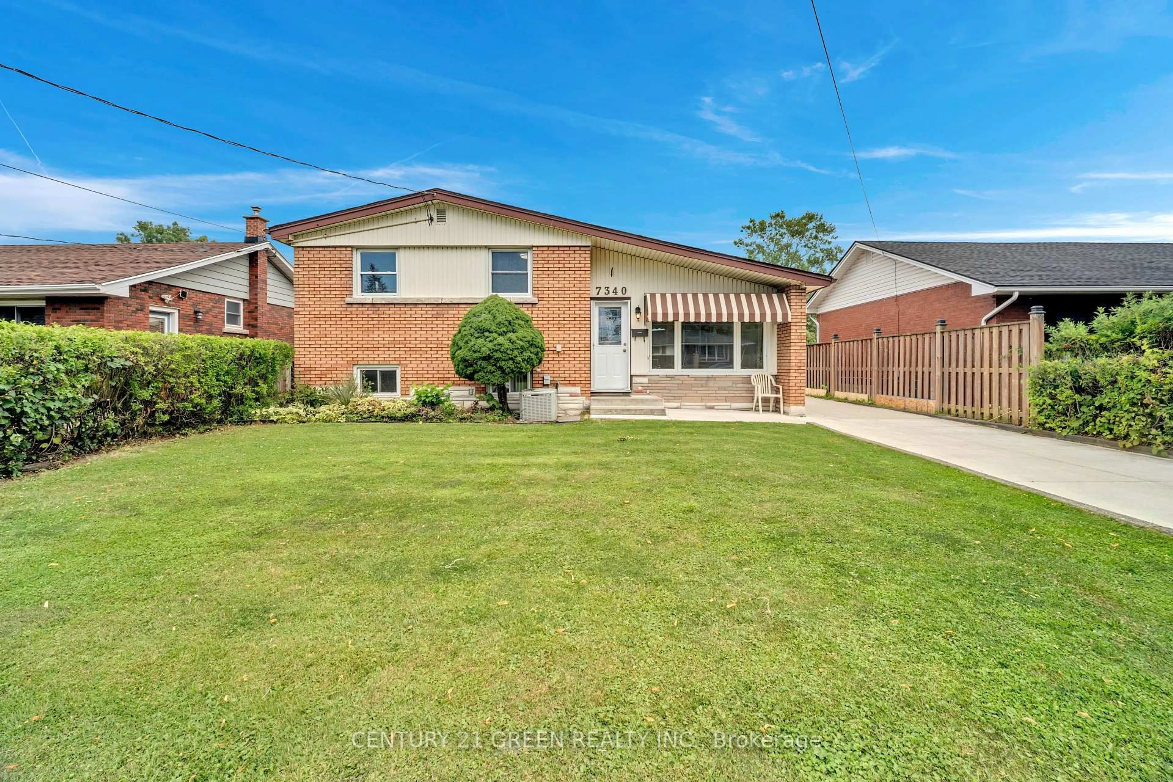 Home with brick exterior material, street for 7340 WILSON Cres, Niagara Falls Ontario L2G 4S1