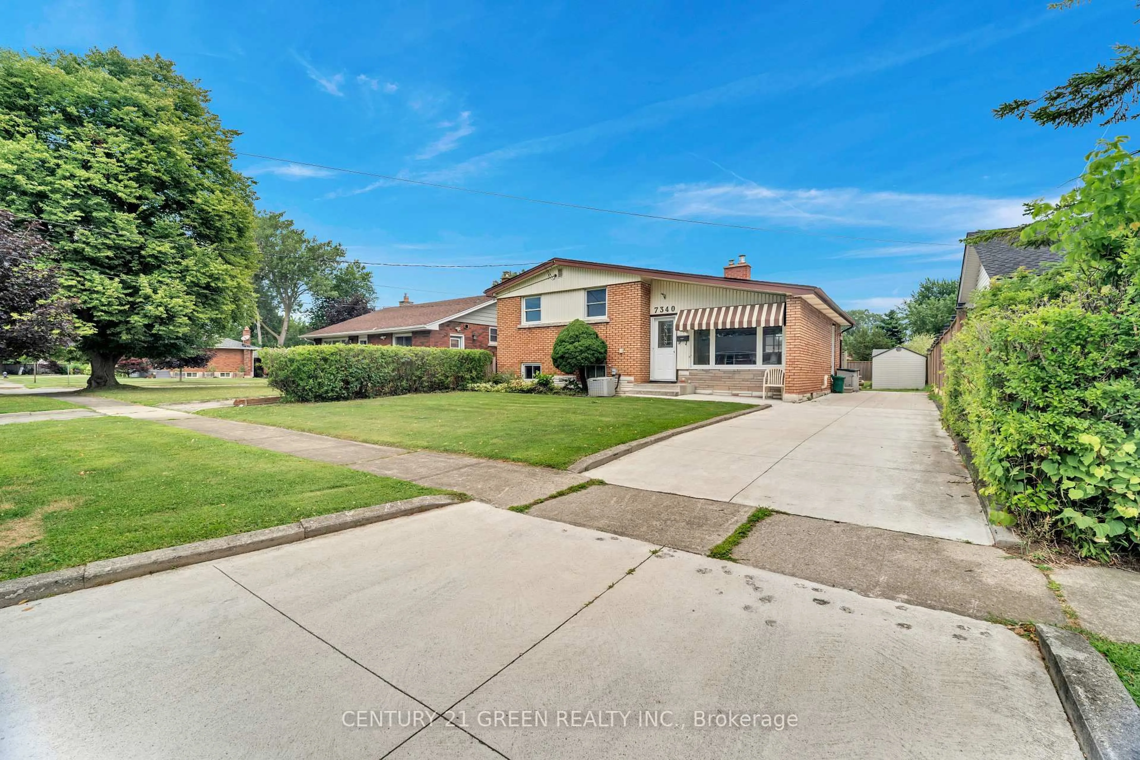 A pic from outside/outdoor area/front of a property/back of a property/a pic from drone, street for 7340 WILSON Cres, Niagara Falls Ontario L2G 4S1