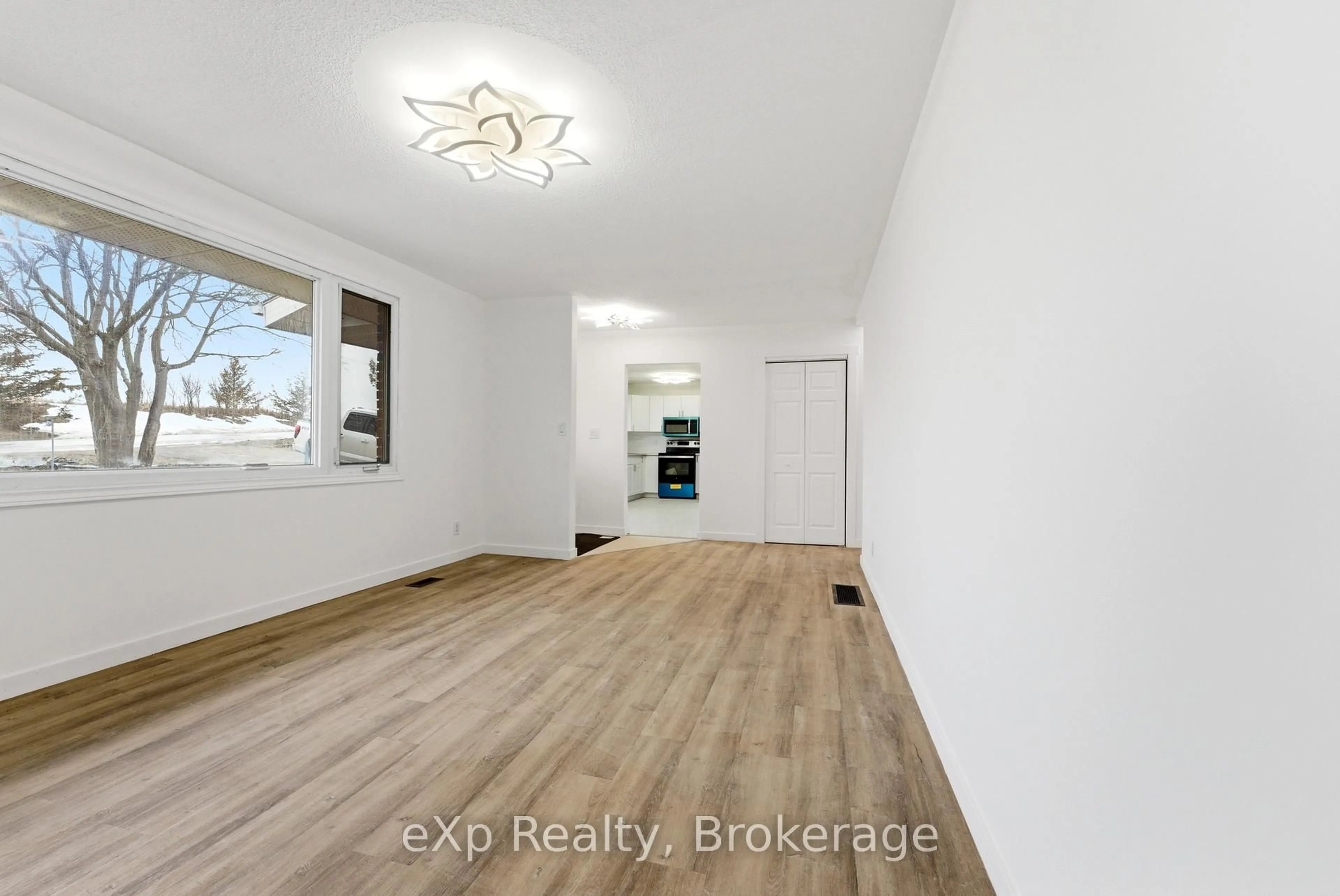 A pic of a room for 696 Whites Rd, Trenton Ontario K8V 5P8