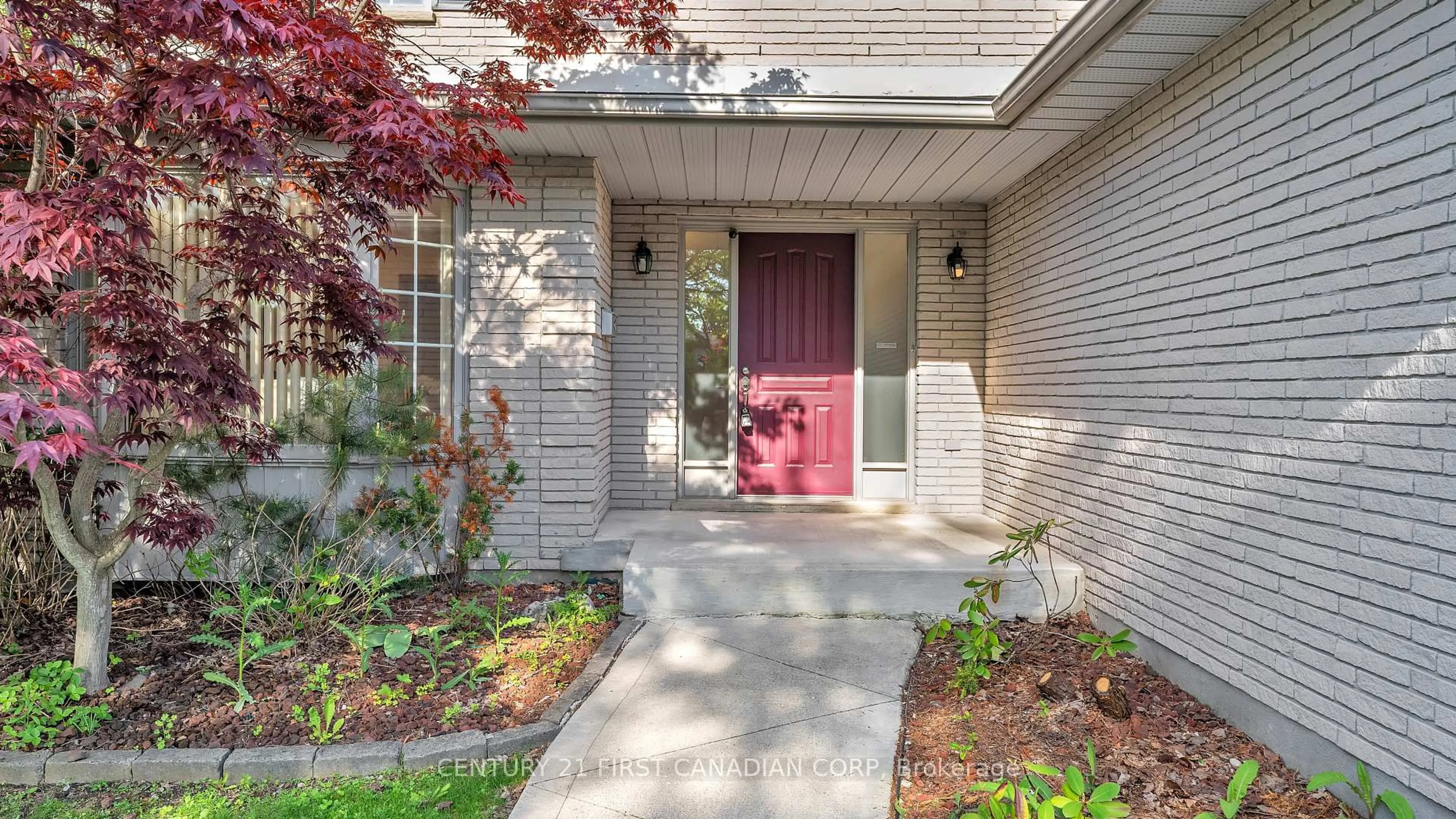 Indoor entryway for 305 Andover Dr, London South Ontario N6J 4S7