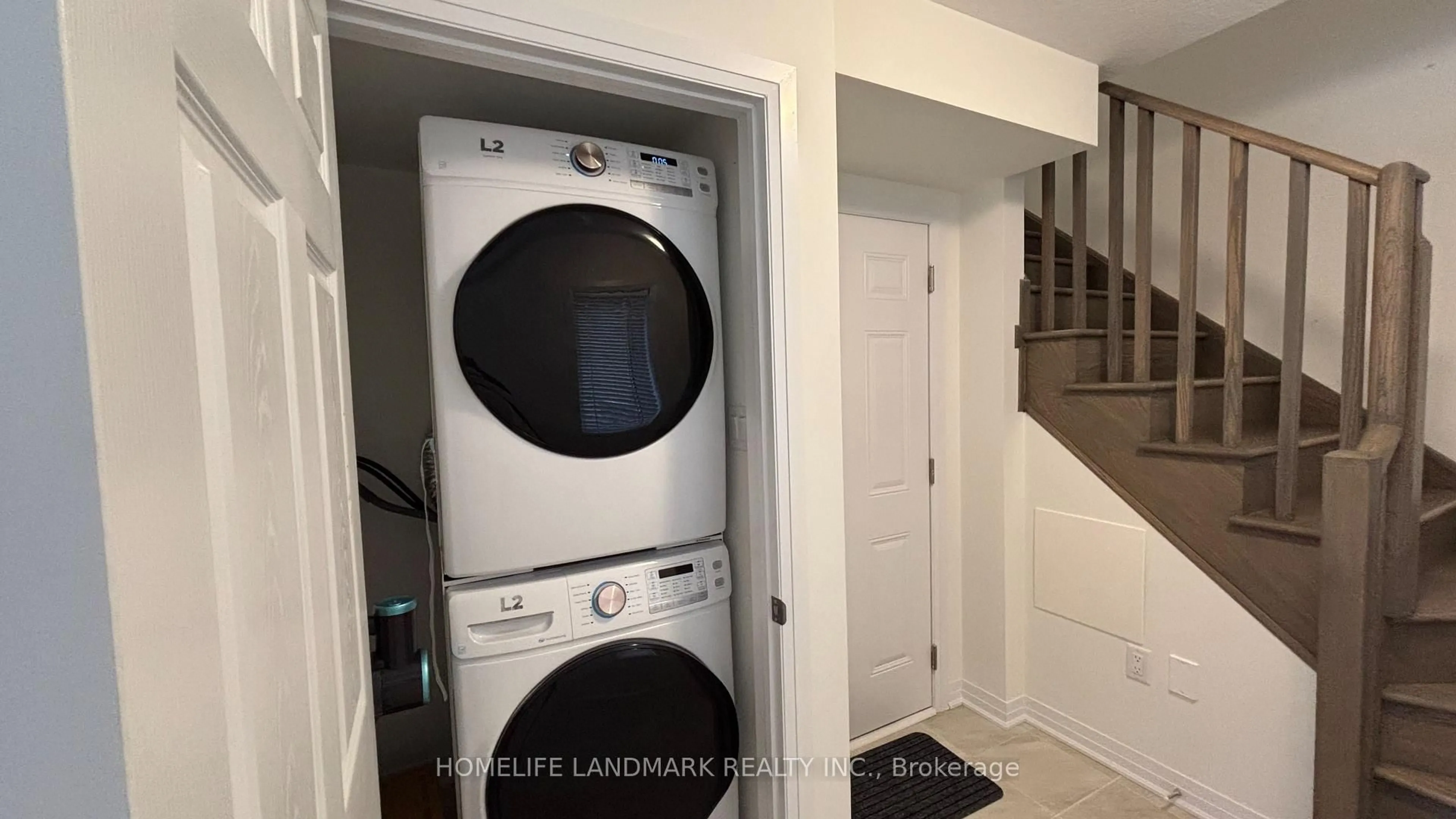 Laundry room for 19 Pogie Dr, Welland Ontario L3B 0P2