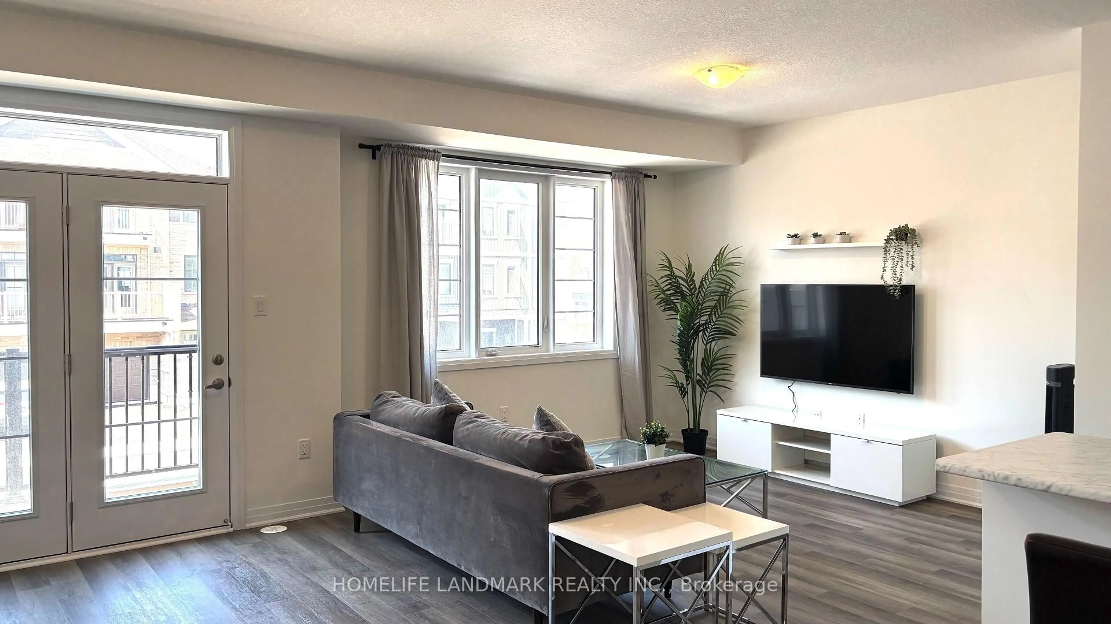 Living room with furniture, unknown for 19 Pogie Dr, Welland Ontario L3B 0P2