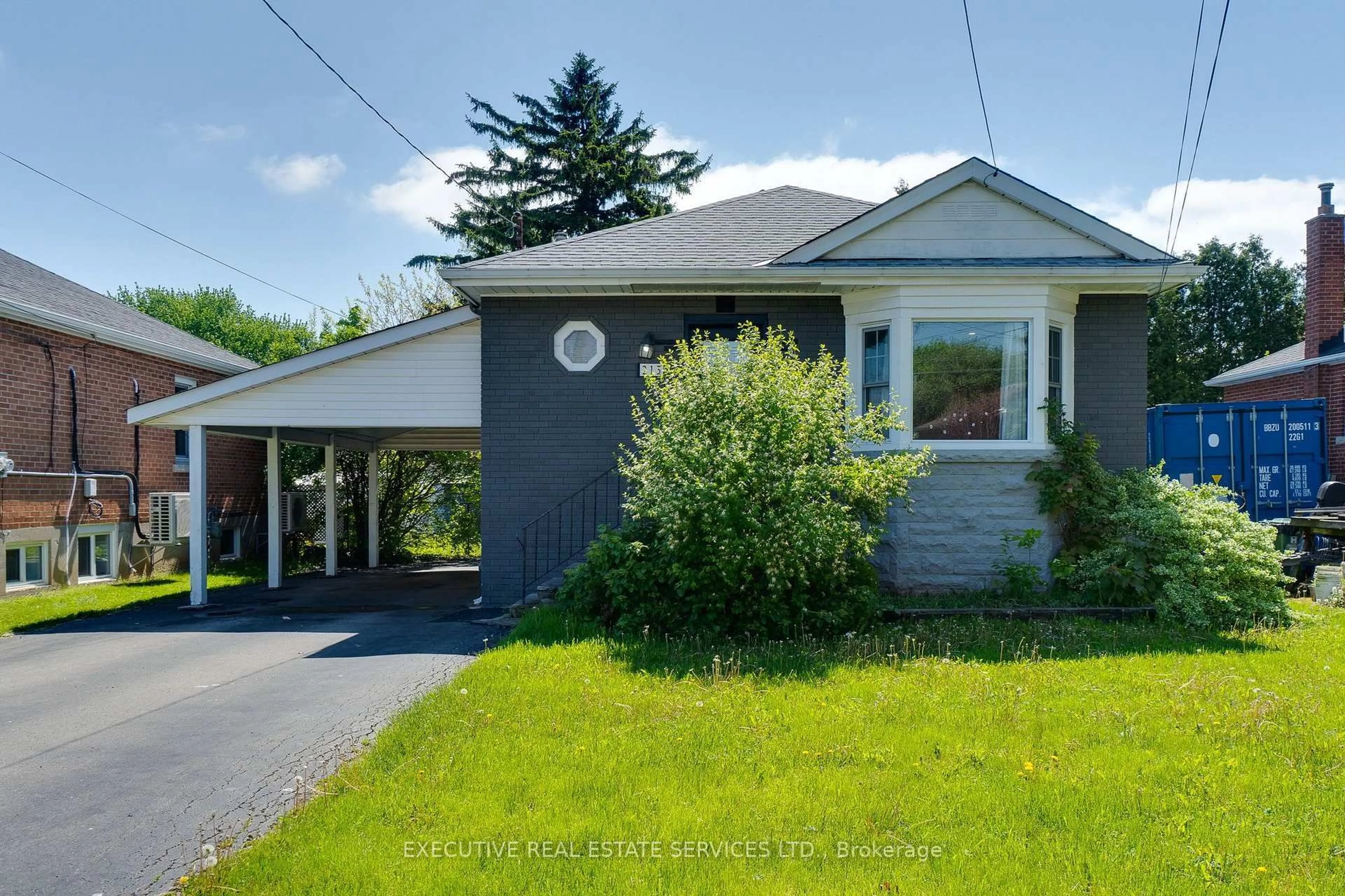 A pic from outside/outdoor area/front of a property/back of a property/a pic from drone, street for 213 East 32nd St, Hamilton Ontario L8V 3S3