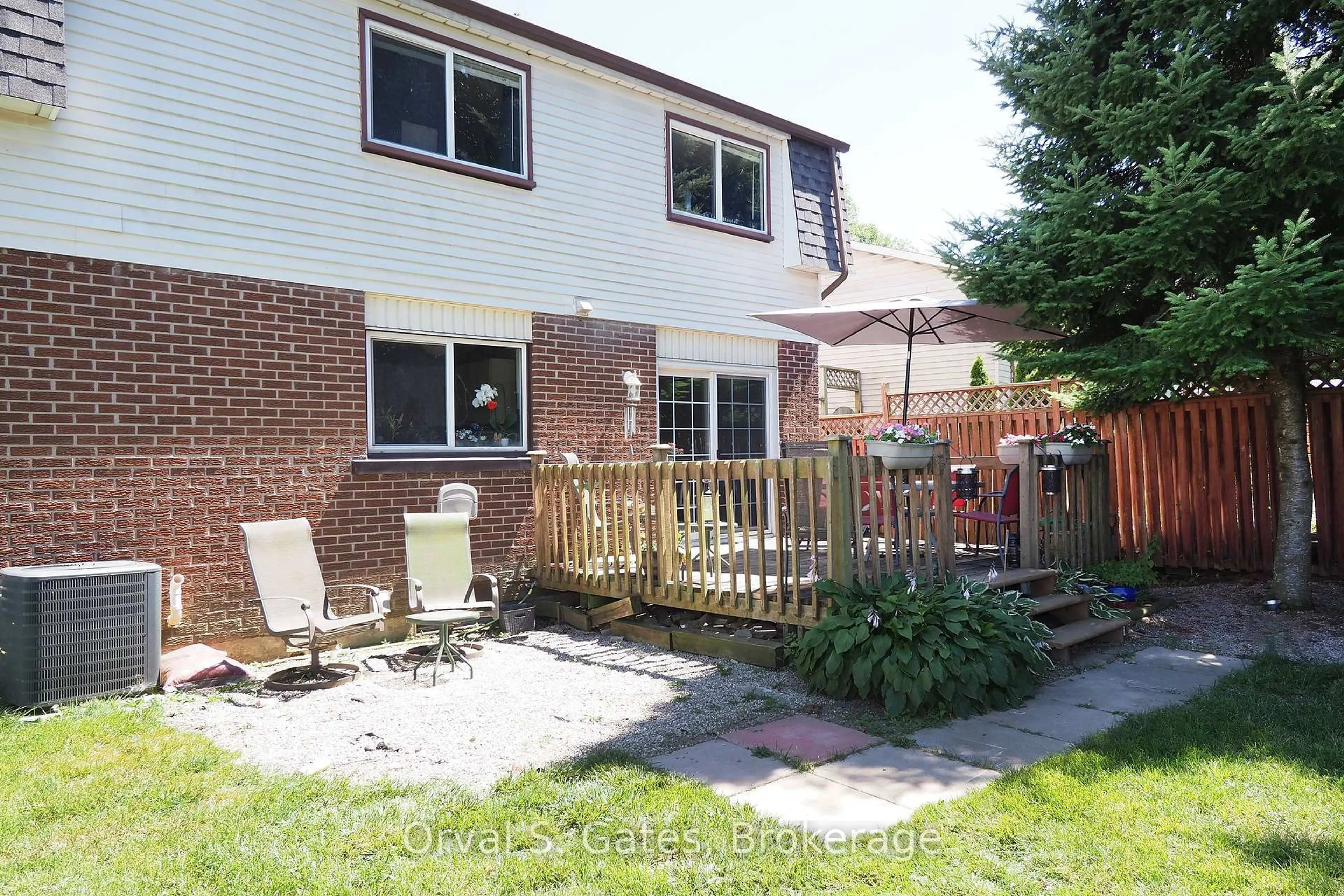 Patio, street for 3 Queensdale Cres, Guelph Ontario N1H 6W4