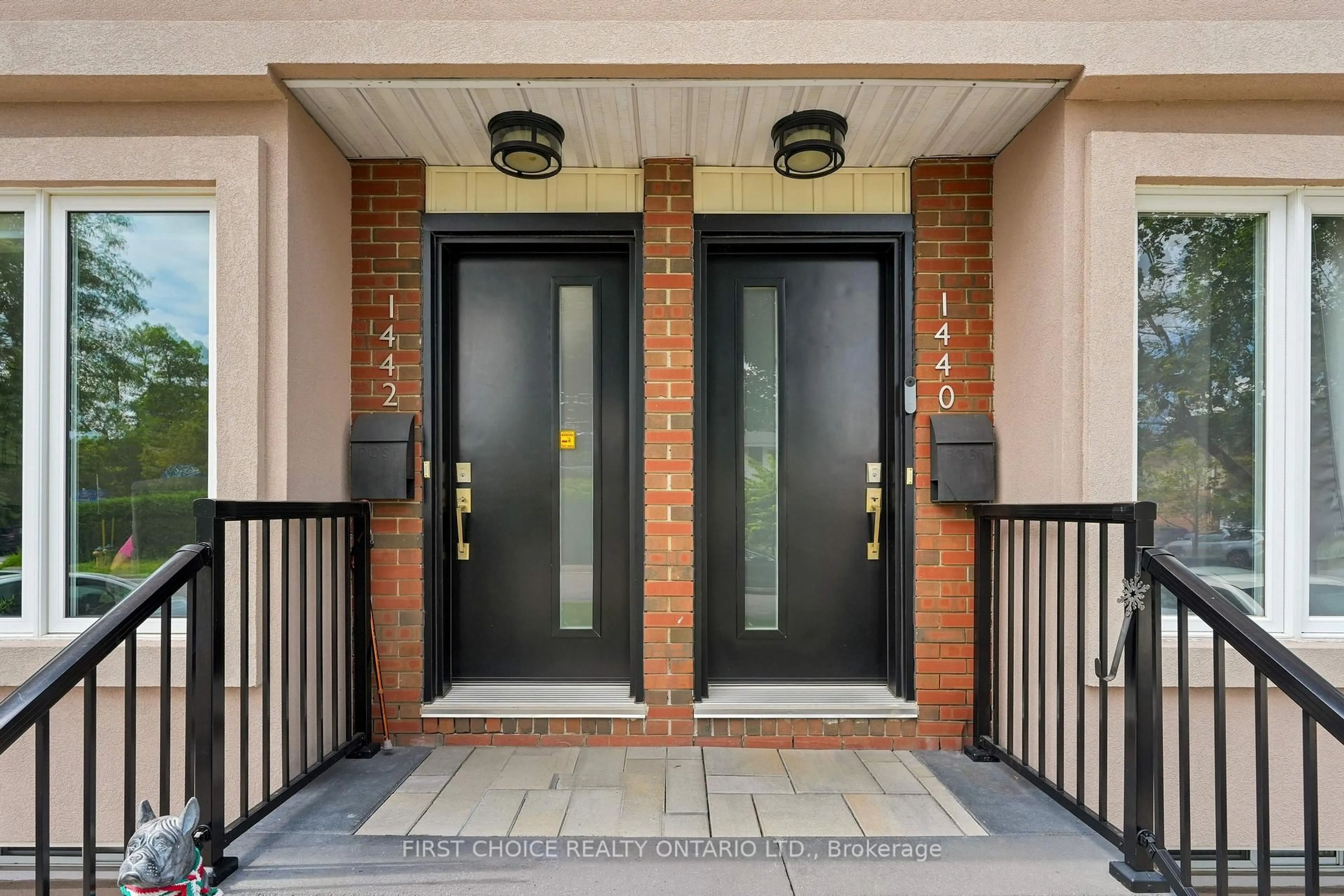 Indoor entryway for 1442 Claymor Ave, Ottawa Ontario K2C 1S6