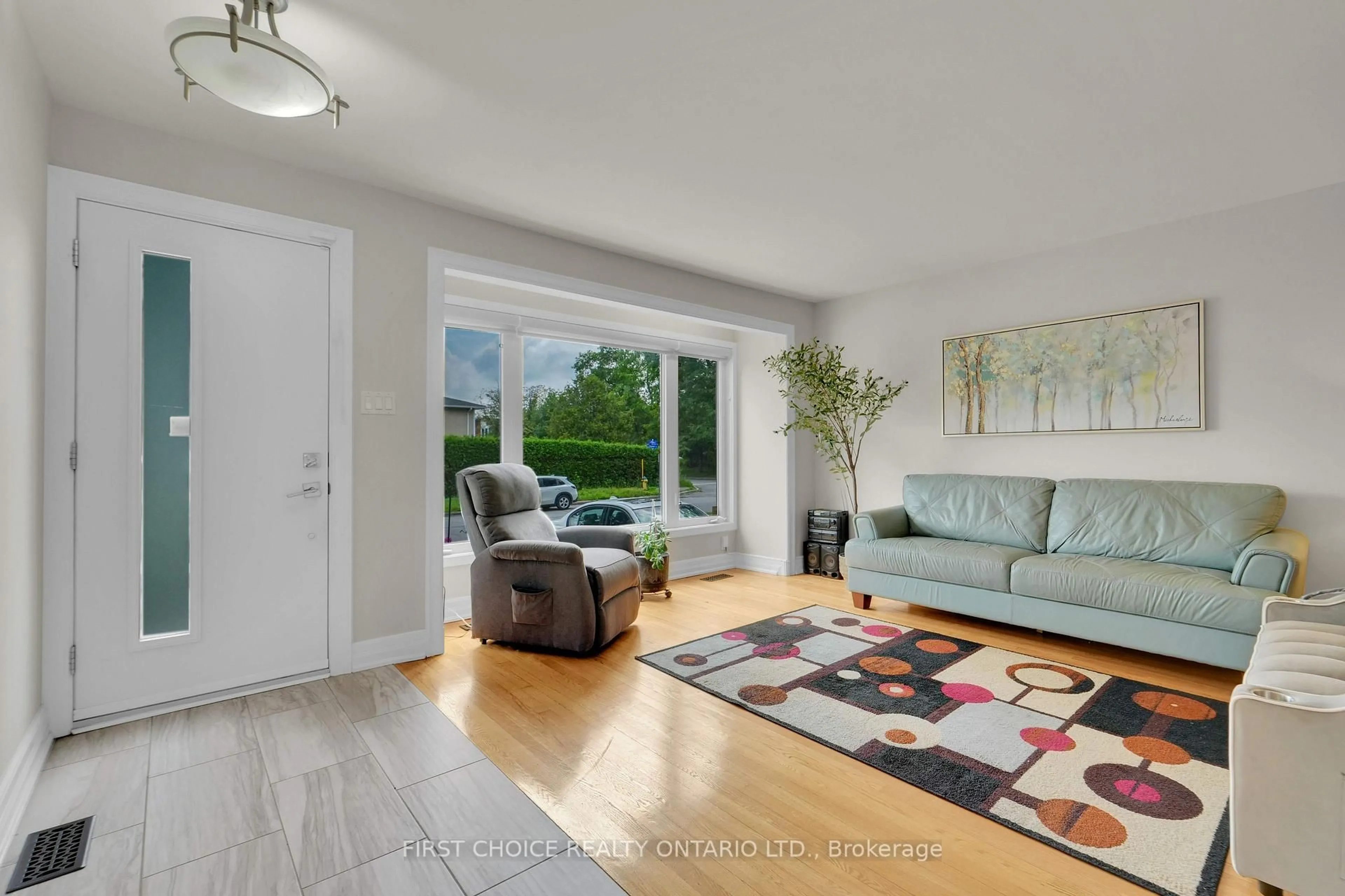Living room with furniture, wood/laminate floor for 1442 Claymor Ave, Ottawa Ontario K2C 1S6