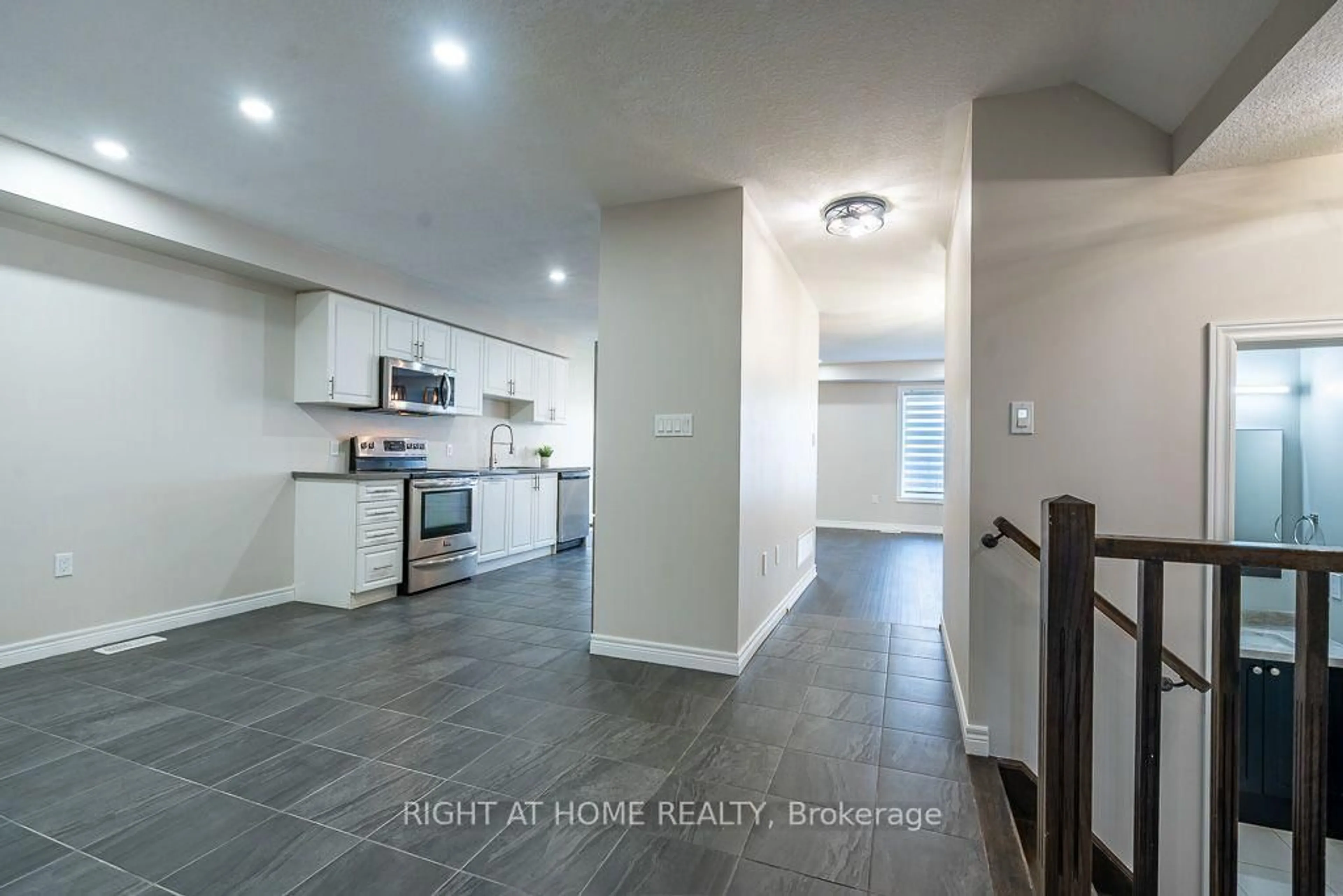 Open concept kitchen, ceramic/tile floor for 10 Cittadella Blvd, Hamilton Ontario L8J 3H5