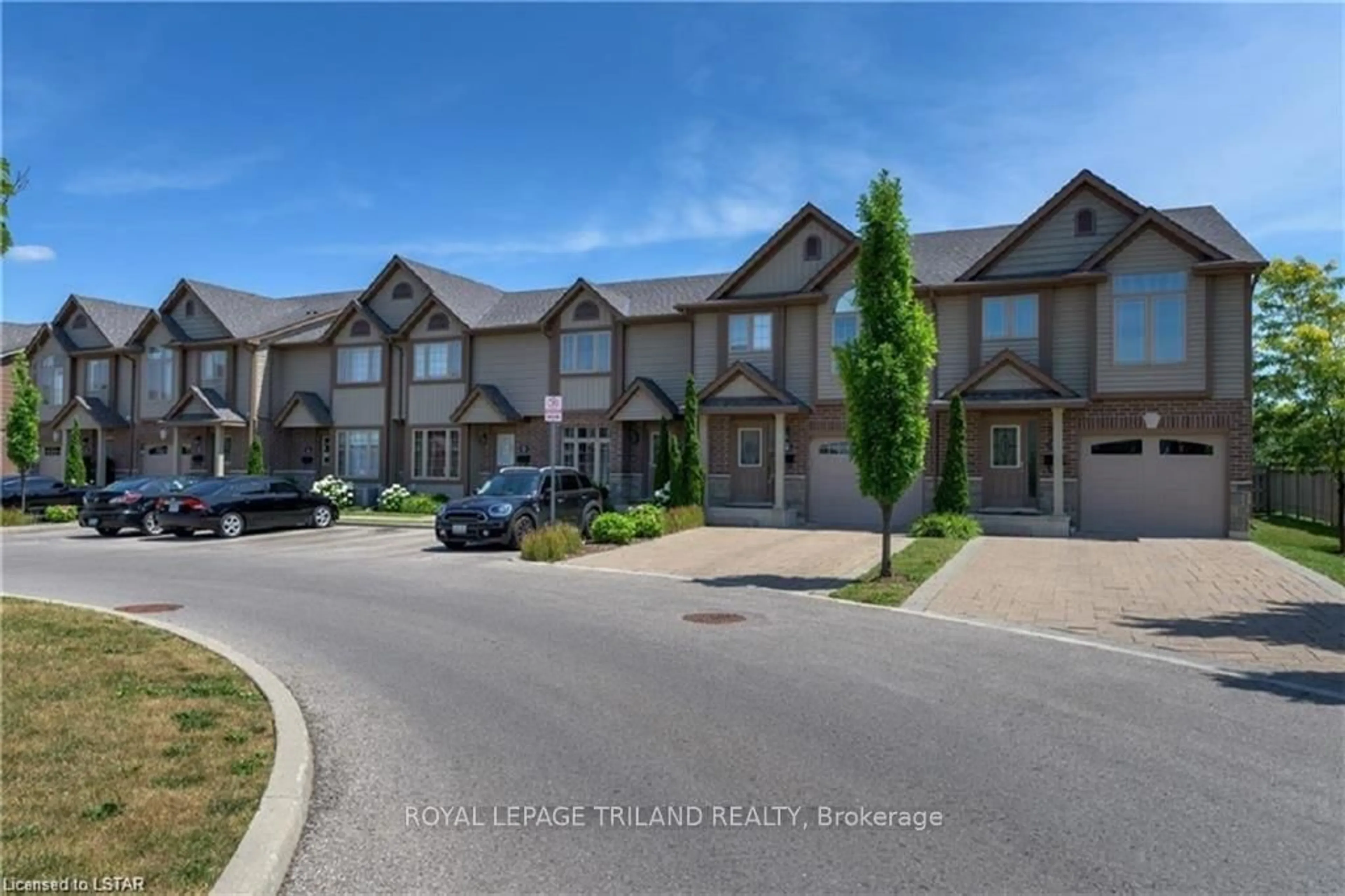 A pic from outside/outdoor area/front of a property/back of a property/a pic from drone, street for 2635 BATEMAN Tr #4, London South Ontario N6L 0B1