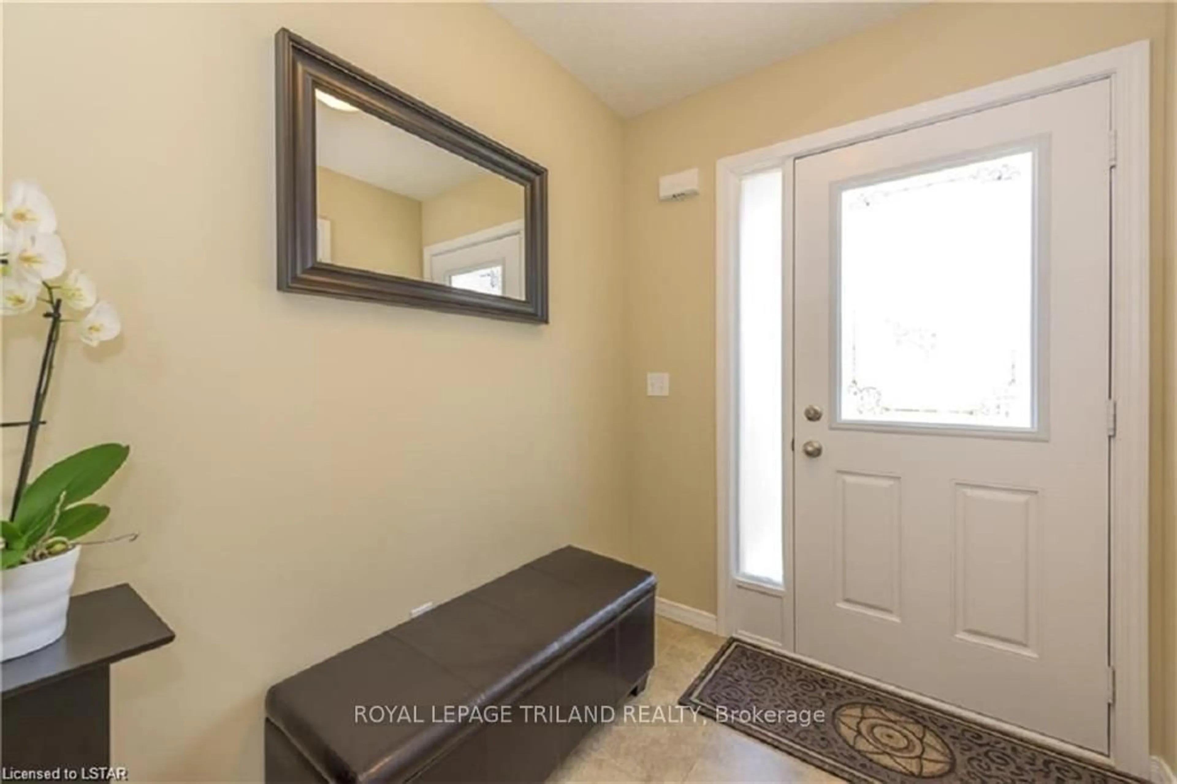 Indoor entryway for 2635 BATEMAN Tr #4, London South Ontario N6L 0B1