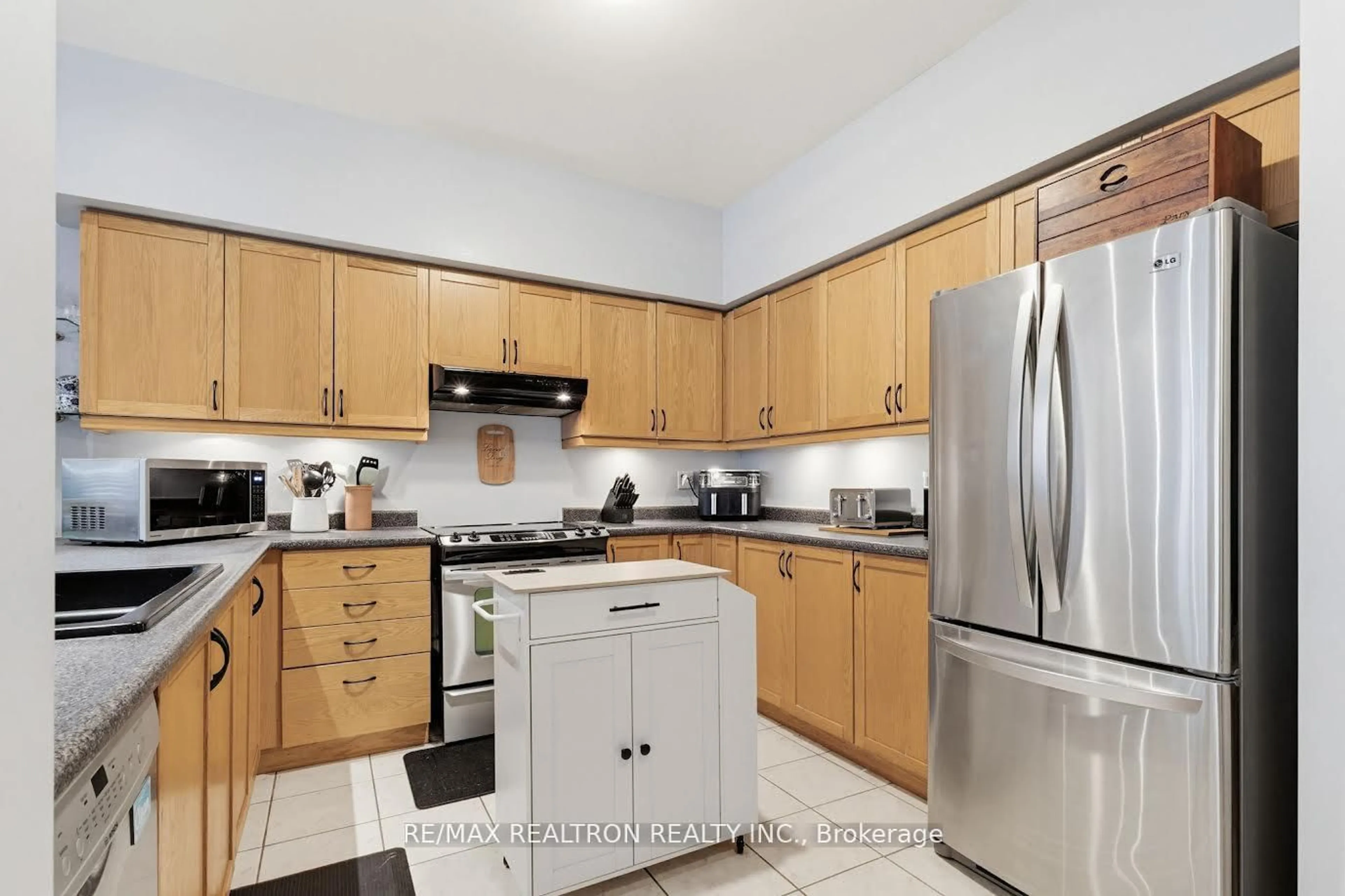 Standard kitchen, unknown for 81 Valridge Dr #35, Hamilton Ontario L9G 5B6