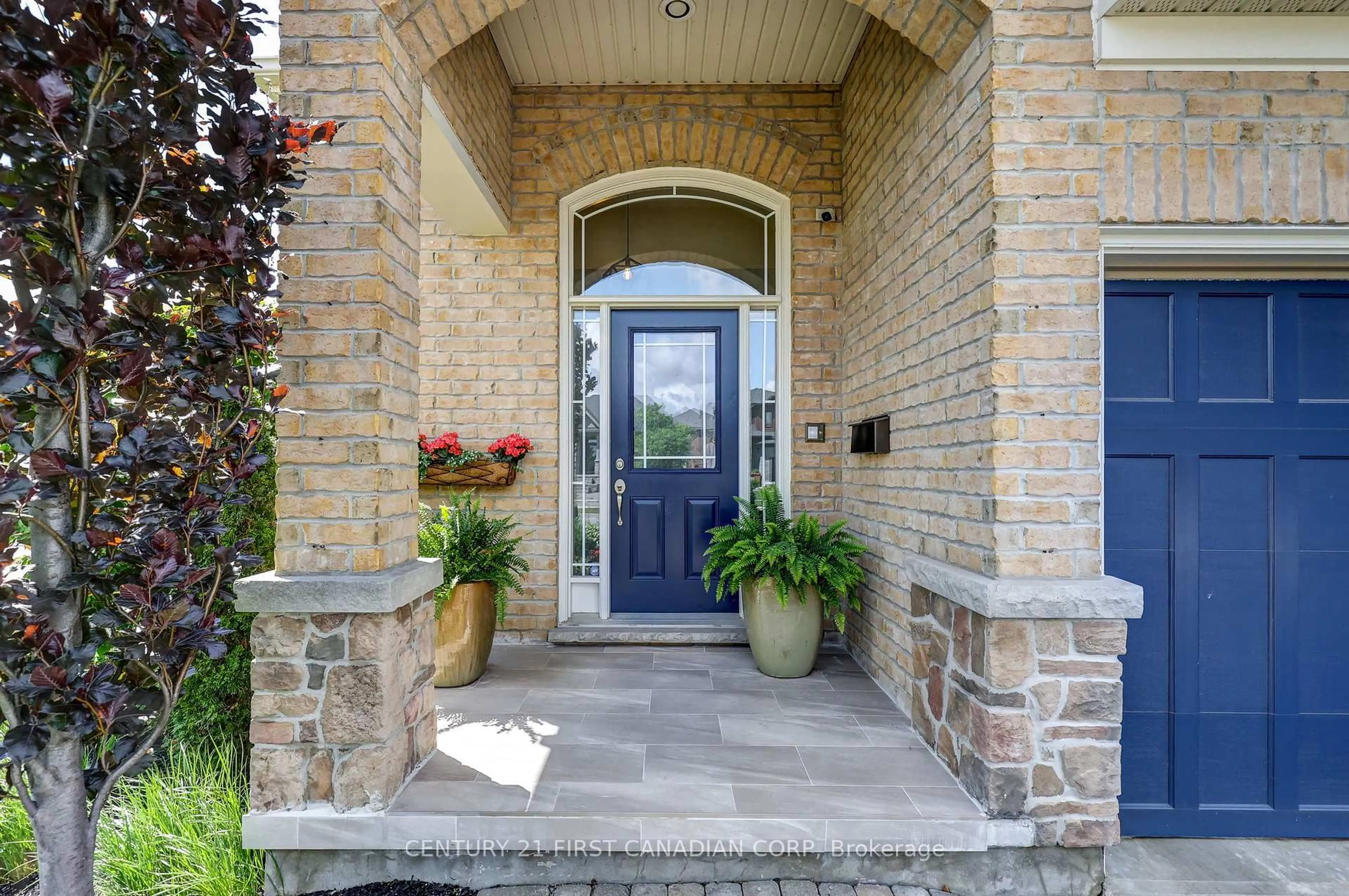 Indoor entryway for 6919 Raleigh Blvd, London South Ontario N6K 5B6
