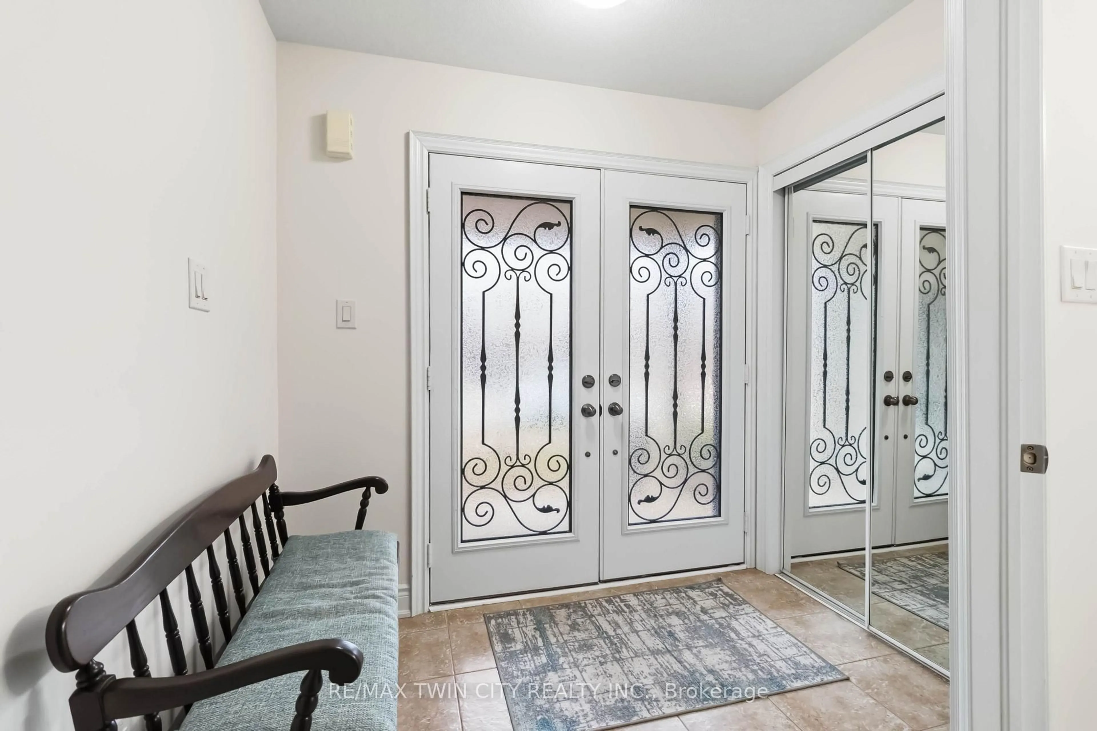 Indoor entryway for 16 Pollard St, Brantford Ontario N3T 0K1