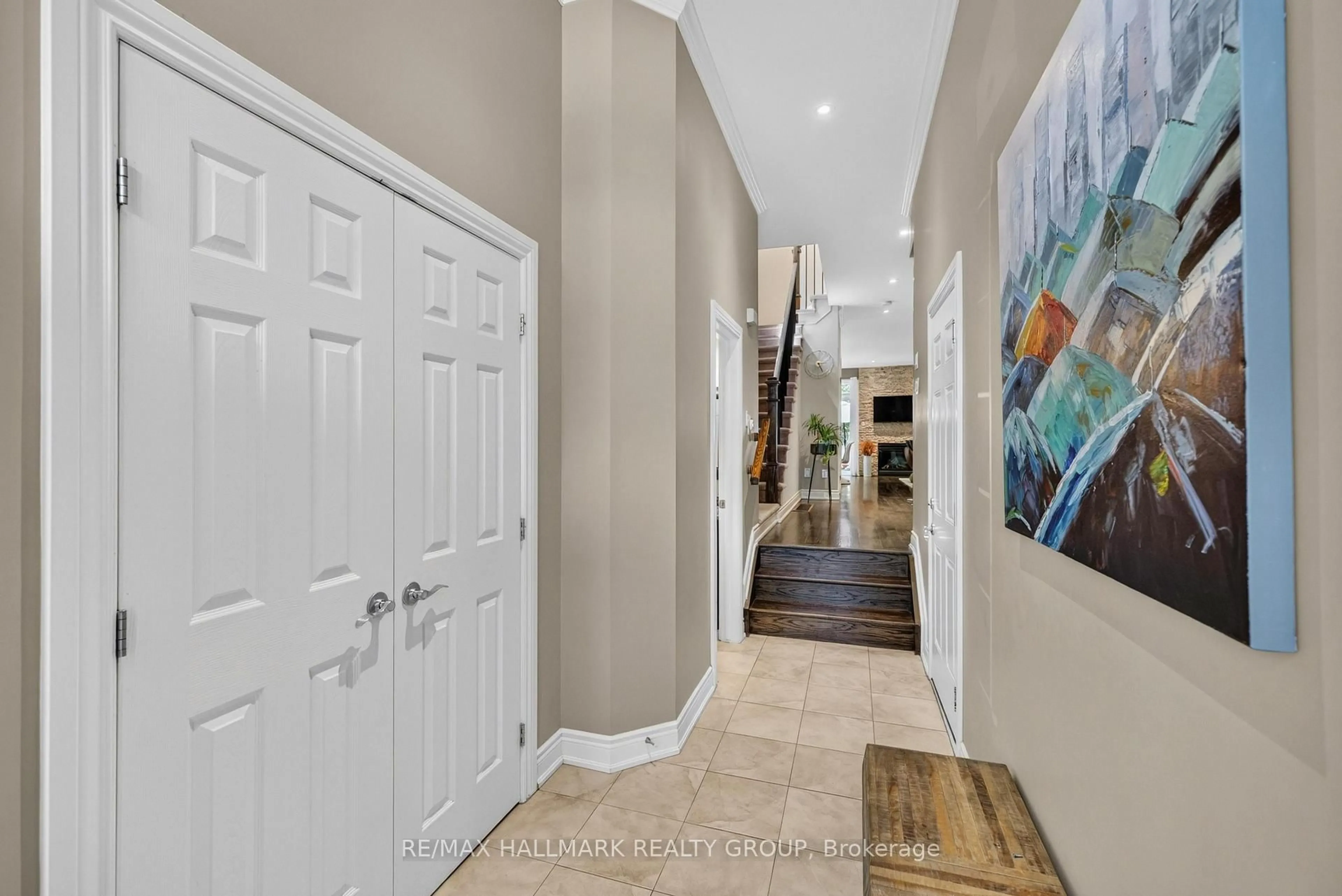 Indoor entryway for 856 Norton Ave, Ottawa Ontario K2B 5P6