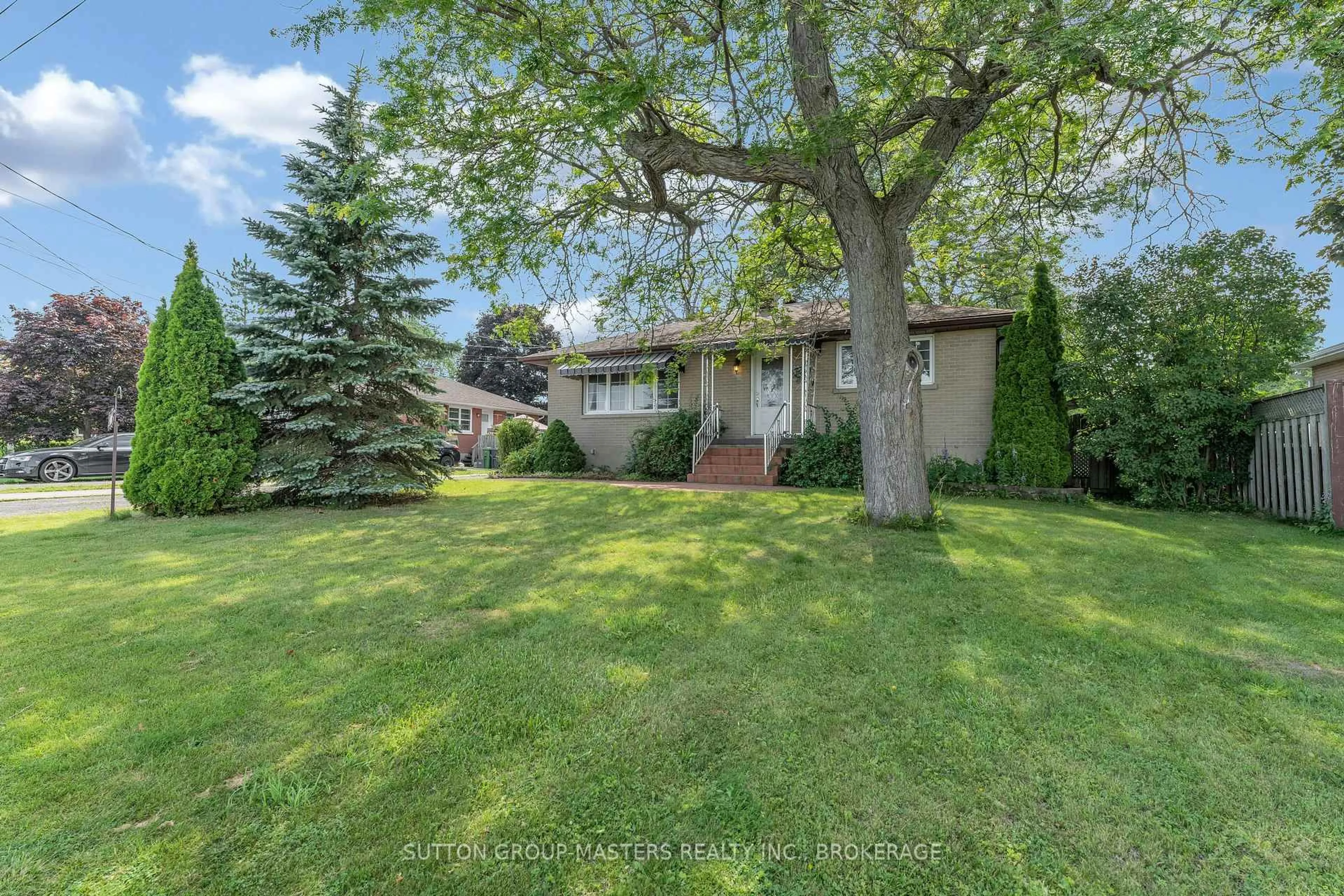 A pic from outside/outdoor area/front of a property/back of a property/a pic from drone, street for 211 Days Rd, Kingston Ontario K7M 3R3