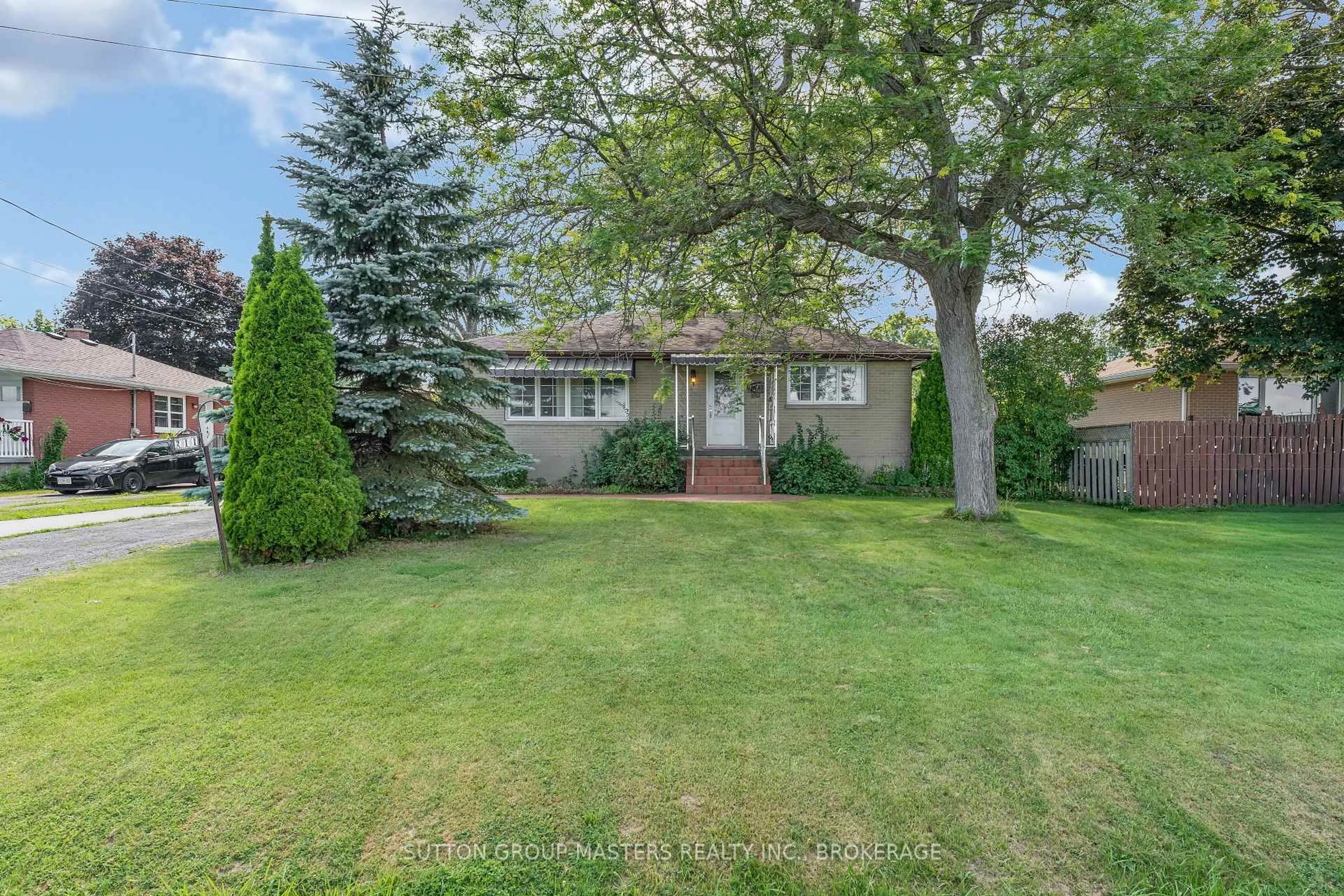 A pic from outside/outdoor area/front of a property/back of a property/a pic from drone, street for 211 Days Rd, Kingston Ontario K7M 3R3